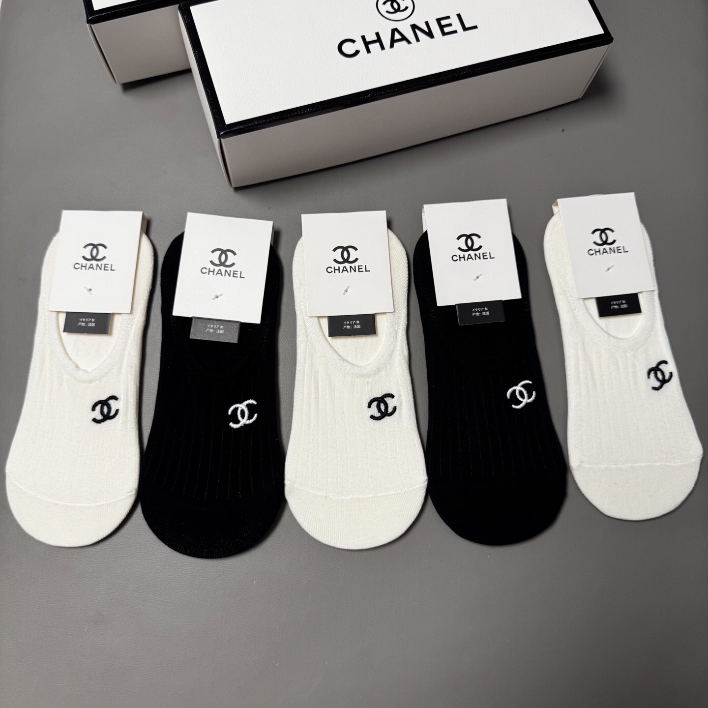 NO:363158,Chanel · Chanel Xiaoxiang new women's invisible socks [one box and five pairs] embroidered classic logo, pure cotton material, super comfortable and beautiful big brands to go out, trendy people must have super easy to match socks, stockings, chanel, chanel, socks19860909 Chanel · 香奈儿小香新品女款隐形袜子【一盒五双】刺绣经典标志,纯棉材质,超舒适超美腻大牌出街,潮人必备超好搭袜子丝袜,袜子,chanel,chanel,socks,accessory