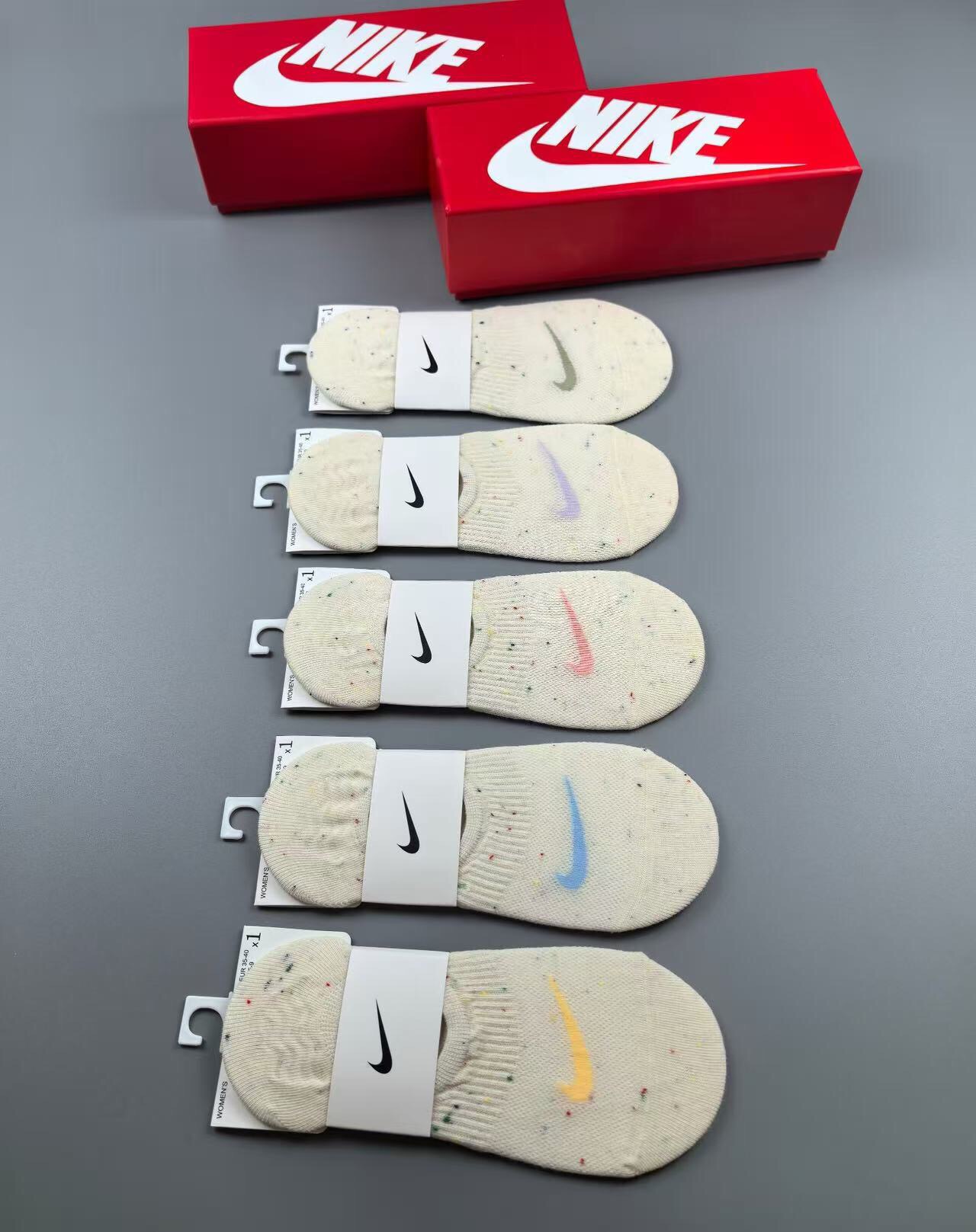 NO:363662,Nike · Nike's new women's invisible socks [one box and five pairs] classic jacquard logo, pure cotton material, super comfortable and beautiful big brands to go out on the street, trendy people must have super easy to match socks, stockings, socks19860909 Nike · 耐克新品女款隐形袜子【一盒五双】提花经典标志,纯棉材质,超舒适超美腻大牌出街,潮人必备超好搭袜子丝袜,袜子,socks,accessory