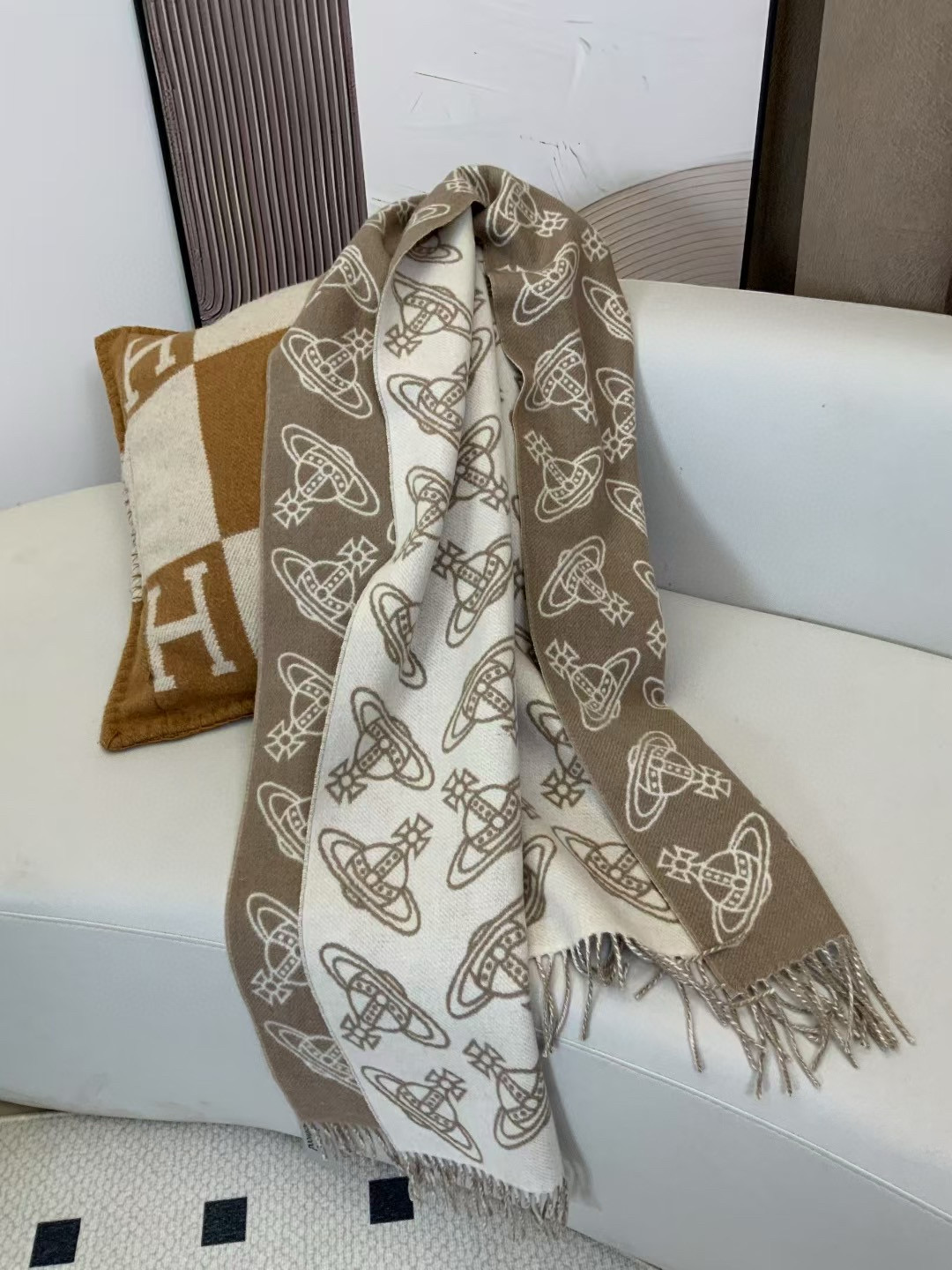 𝐢𝐯𝐢𝐞𝐧𝐧𝐞 𝐖𝐞𝐬𝐭𝐰𝐨𝐨𝐝🪐✨大土星新款围巾 vivienne westwood西太后土星 英国时