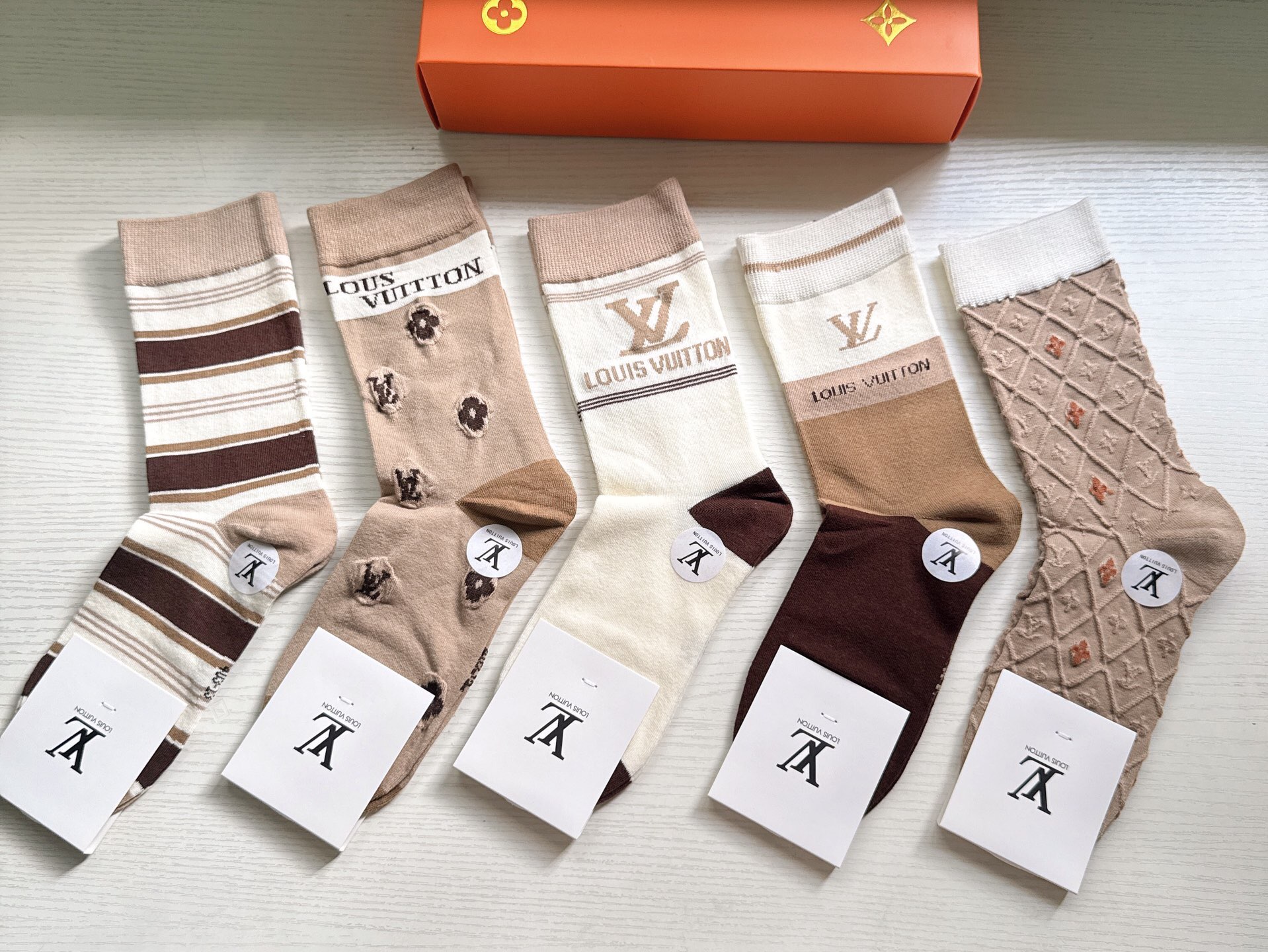 NO:542518,Louis Vuitton · Louis Vuitton donkey home new long tube socks [one box and five pairs] classic jacquard logo, made of bamboo cotton material, breathable and comfortable, super nice super popular small items, big brands go out on the street, trendy people must have super easy to match socks and stockings, socks, louis vuitton, louis vuitton, louis vuitton, louis vuitton, louis vuitton, louis vuitton, louis vuitton, louis vuitton, socks19860909 Louis Vuitton · 路易威登驴家新品长筒袜子【一盒五双】提花经典标志,竹棉材质制造,透气舒适,超级nice超火爆小单品,大牌出街,潮人必备超好搭袜子丝袜,袜子,louis vuitton,louis vuitton,louis vuitton,louis vuitton,socks,accessory