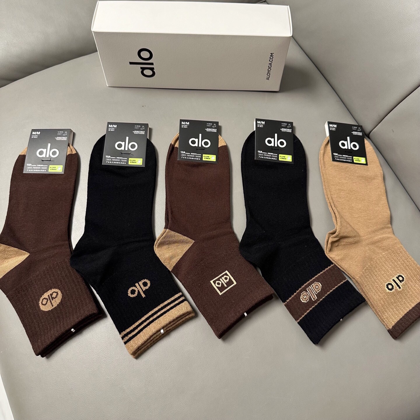 NO:555027,· alo ·alo new men's mid-calf socks [five pairs in a box] jacquard classic letter logo, made of pure cotton material, breathable and comfortable, super nice and super popular small items, big names on the street, fashionable people must have super easy-to-match socks, stockings, socks, socks19860909 · alo ·alo新品男款中筒袜子【一盒五双】提花经典字母标志,纯棉材质制造,透气舒适,超级nice超火爆小单品,大牌出街,潮人必备超好搭袜子,丝袜,袜子,socks,accessory