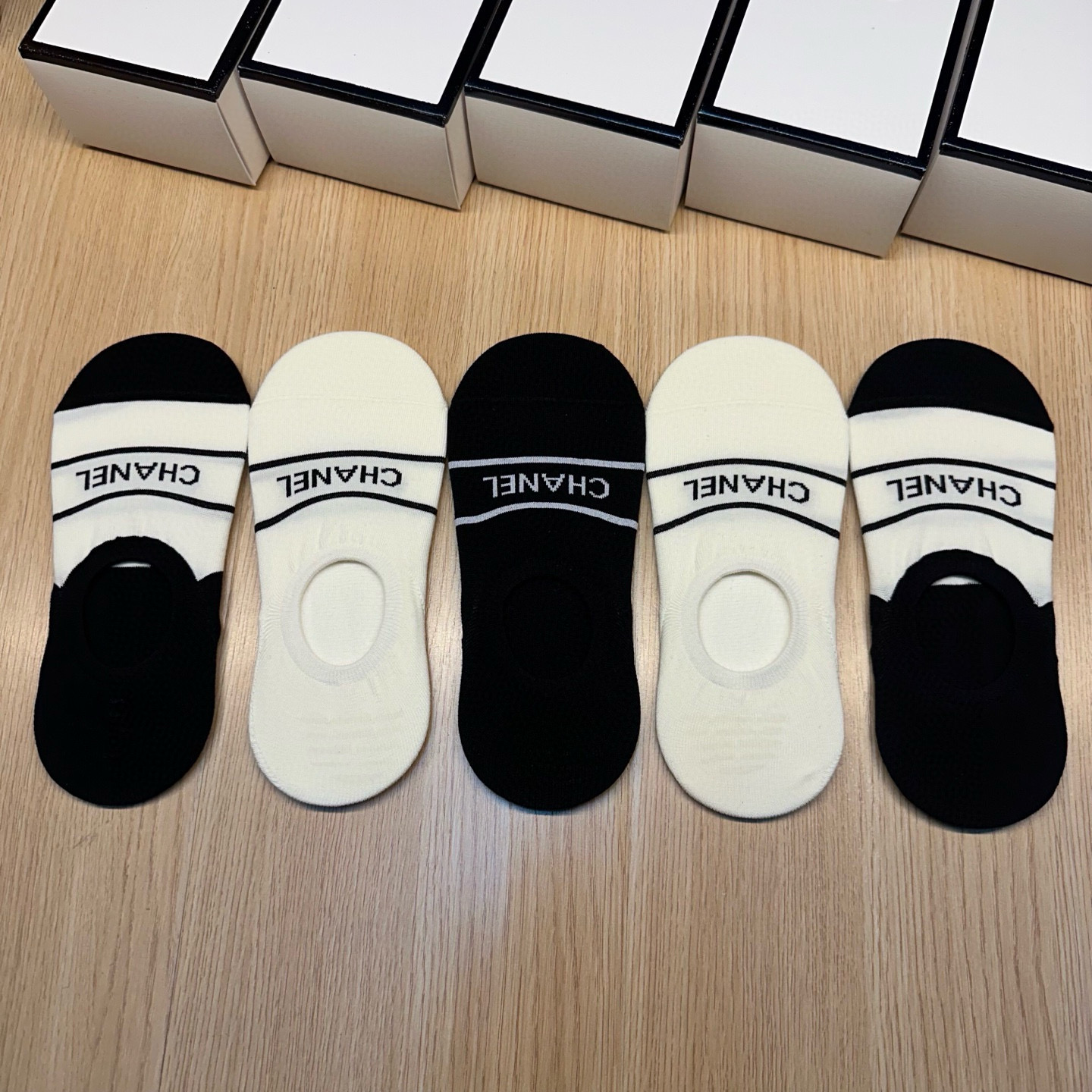 NO:584448,Chanel · Chanel CH new women's invisible socks [five pairs in a box] jacquard classic letter logo, pure cotton material, super comfortable and super greasy, big brand out on the street, fashionable people must have super good socks, stockings, socks, chanel, chanel, socks19860909 Chanel · 香奈儿CH新品女款隐形袜子【一盒五双】提花经典字母标志,纯棉材质,超舒适超美腻大牌出街,潮人必备超好搭袜子,丝袜,袜子,chanel,chanel,socks,accessory