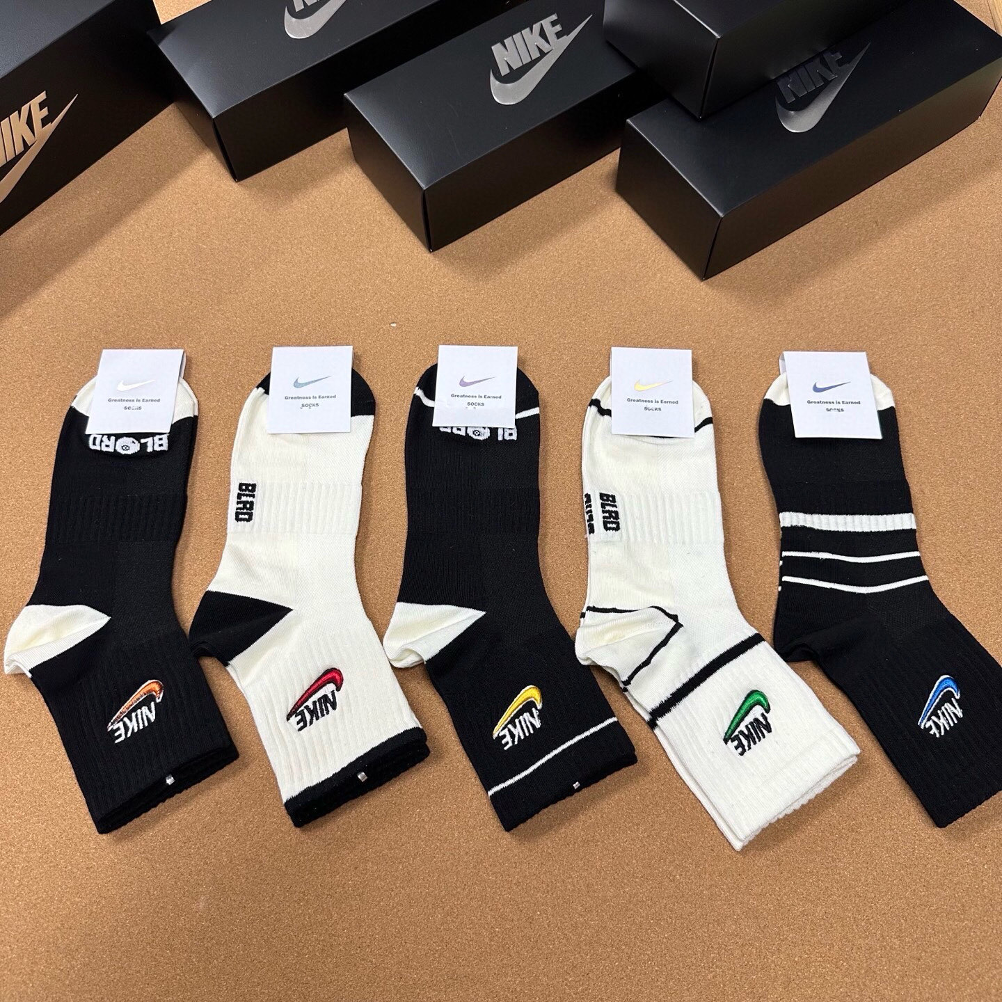 NO:584463,[NIKE · Nike] JUST DOIT. The logo is super nice and popular all over the Internet. It is definitely your go-to tool for this spring and summer. This year’s super popular and super popular Internet celebrity socks are colorfully embroidered with the classic logo. They are extremely popular. Made of combed cotton, soft and breathable, suitable for all seasons. A must-have for the streets of Europe and the United States. [Five pairs in a box] socks, stockings, socks, socks19860909【NIKE · 耐克】JUST DOIT. logo超级nice火爆全网,绝对是你这个春夏的搭配神器ins今年超火爆超级爆款网红袜子彩绣经典logo,火爆至极精梳棉材质,柔软透气,四季通用,欧美大牌街头必备【一盒五双】袜子,丝袜,袜子,socks,accessory