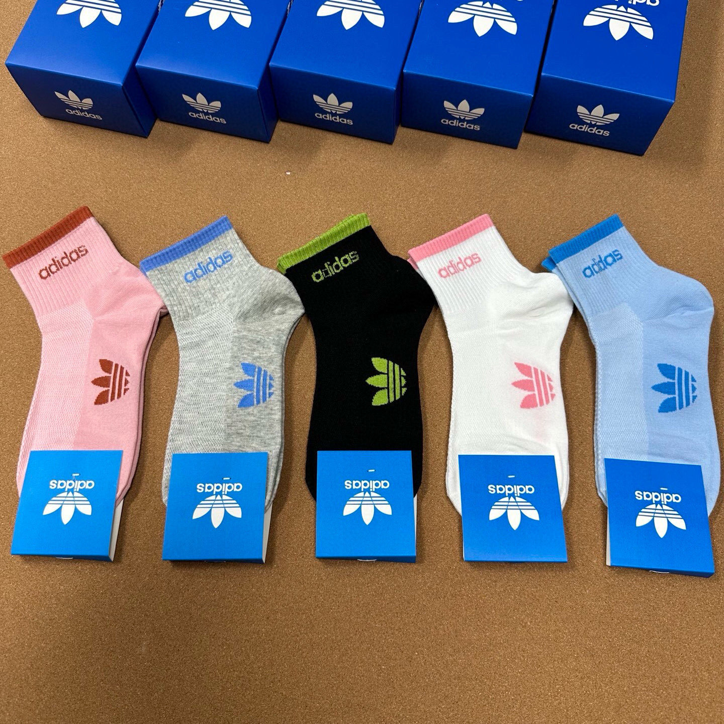 NO:585453,Adidas · Adidas' new women's mid-calf socks, popular all over the Internet, the clover logo, super nice design, stunning, super good-looking, super popular element this year, pure cotton material, very soft and comfortable [five pairs in a box] socks, stockings, socks, adidas, socks19860909 Adidas · 阿迪达斯新品女款中筒袜,火爆全网的三叶草logo超级nice设计惊艳绝伦超级好看ins今年超火爆元素单品纯棉材质,非常柔软舒适【一盒五双】袜子,丝袜,袜子,adidas,socks,accessory
