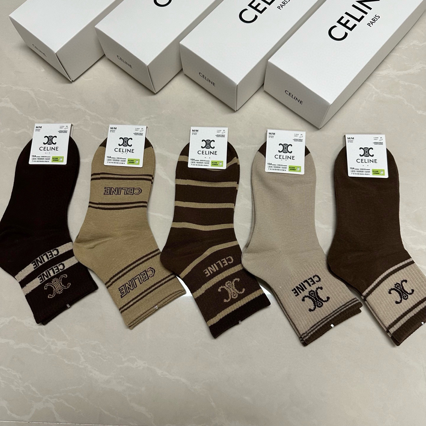 NO:585480,CELINE · Celine's new women's mid-calf socks, [five pairs in a box] jacquard classic logo, made of pure cotton material, breathable and comfortable, super nice and popular small items, big names on the street, fashionable people must-have super easy-to-match socks, stockings, socks, celine, celine, socks19860909 CELINE · 赛琳新品女款中筒袜,【一盒五双】提花经典标志,纯棉材质制造,透气舒适,超级nice超火爆小单品,大牌出街,潮人必备超好搭袜子,丝袜,袜子,celine,celine,socks,accessory