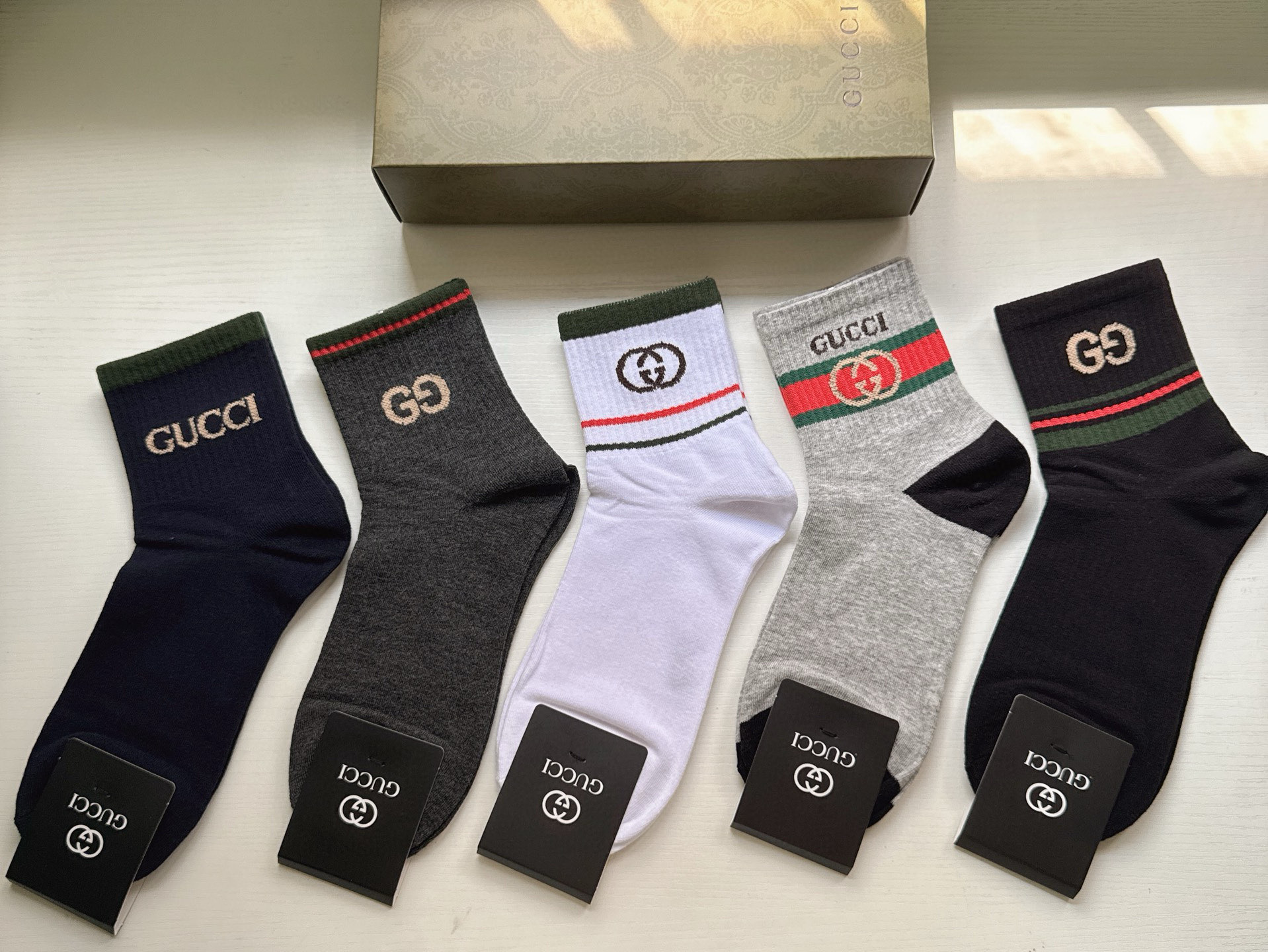 NO:585895,Gucci · Gucci G's new men's mid-calf socks [five pairs in a box] jacquard classic double G logo, super nice, super beautiful in kind, super popular small item, big brand outing, fashionable people must-have super matching socks, stockings, socks, gucci, gucci, socks19860909 Gucci · 古奇G家新品男中筒袜子【一盒五双】提花经典双G标志,超级nice,实物超漂亮,超火爆小单品,大牌出街,潮人必备超好搭袜子,丝袜,袜子,gucci,gucci,socks,accessory