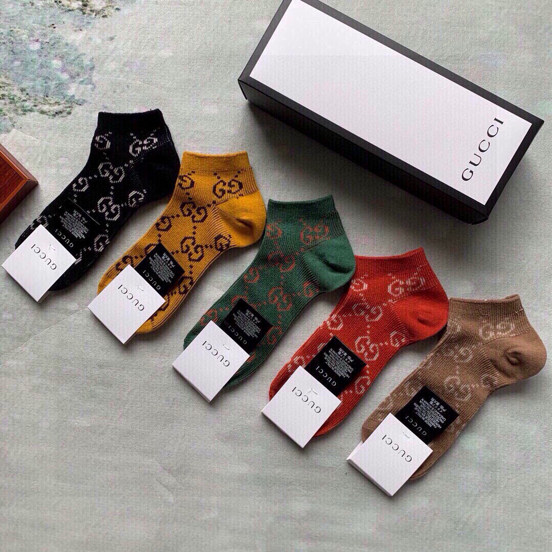NO:618636,Gucci · Gucci G’s new spring and summer women’s socks [five pairs in a box] super classic double G logo, with classic G’s colors, double-needle and double-way pure cotton weaving, super beautiful in kind, soft and comfortable on the feet, super sweat-absorbent and breathable, super hot ins small item, big name on the street, fashionable people must have super good-matching socks, stockings, socks, gucci, gucci, socks19860909 Gucci · 古奇G家春夏新品女款袜子【一盒五双】超级经典的双G标志,配以经典的G家色系,双针双路纯棉织造,实物超漂亮,上脚柔软舒适,吸汗透气性超 ins超火爆小单品,大牌出街,潮人必备超好搭袜子,丝袜,袜子,gucci,gucci,socks,accessory