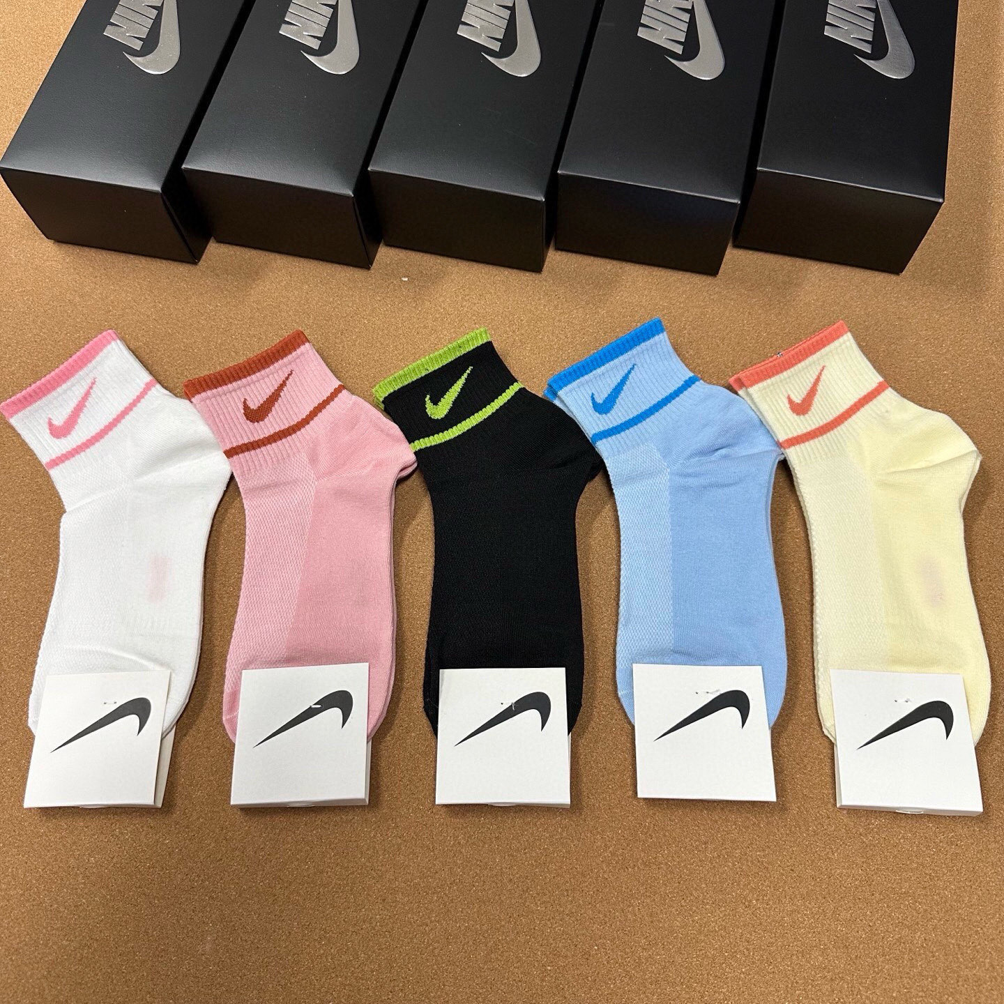 NO:618672,Nike · Nike's eternal classic and forever new women's mid-calf socks, made of combed cotton, breathable, sweat-absorbent, soft and comfortable, very nice on the feet [five pairs in a box] socks, stockings, socks, socks19860909 Nike · 耐克永远的经典永远的新品女款中筒袜,精梳棉材质,透气吸汗柔软舒适,上脚非常nice【一盒五双】袜子,丝袜,袜子,socks,accessory