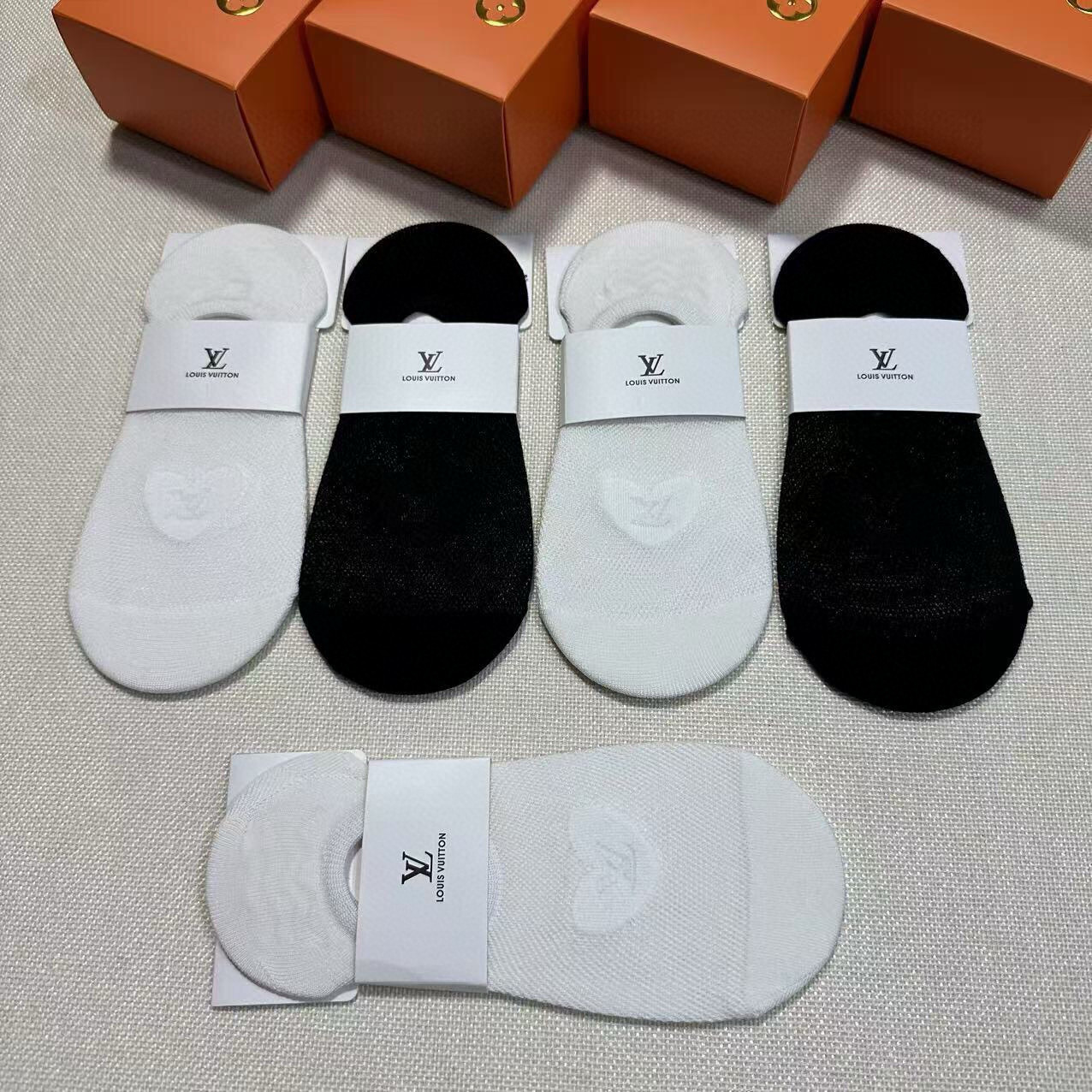 P40 🆕Louis Vuitton · 路易威登❗️驴家新品女款隐形袜子❗【一盒五双】镂空网袜，提花经典标志，纯棉材质，超舒适超美腻❗️大牌出街，潮人必备🔥超好搭❗️