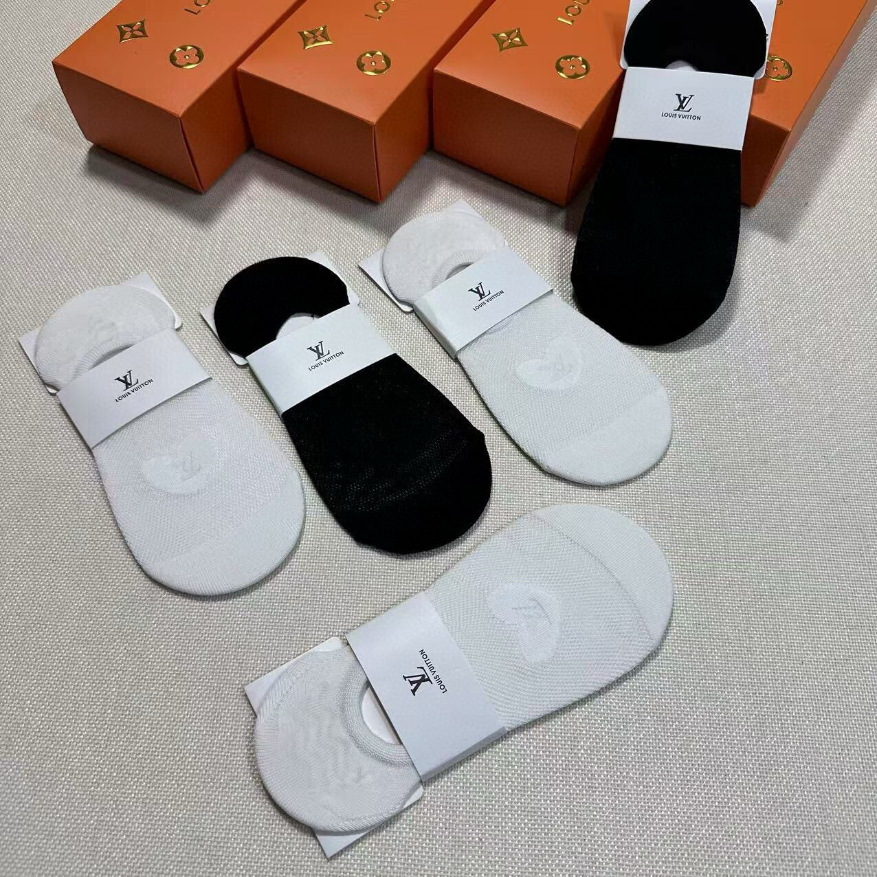 P40 🆕Louis Vuitton · 路易威登❗️驴家新品女款隐形袜子❗【一盒五双】镂空网袜，提花经典标志，纯棉材质，超舒适超美腻❗️大牌出街，潮人必备🔥超好搭❗️