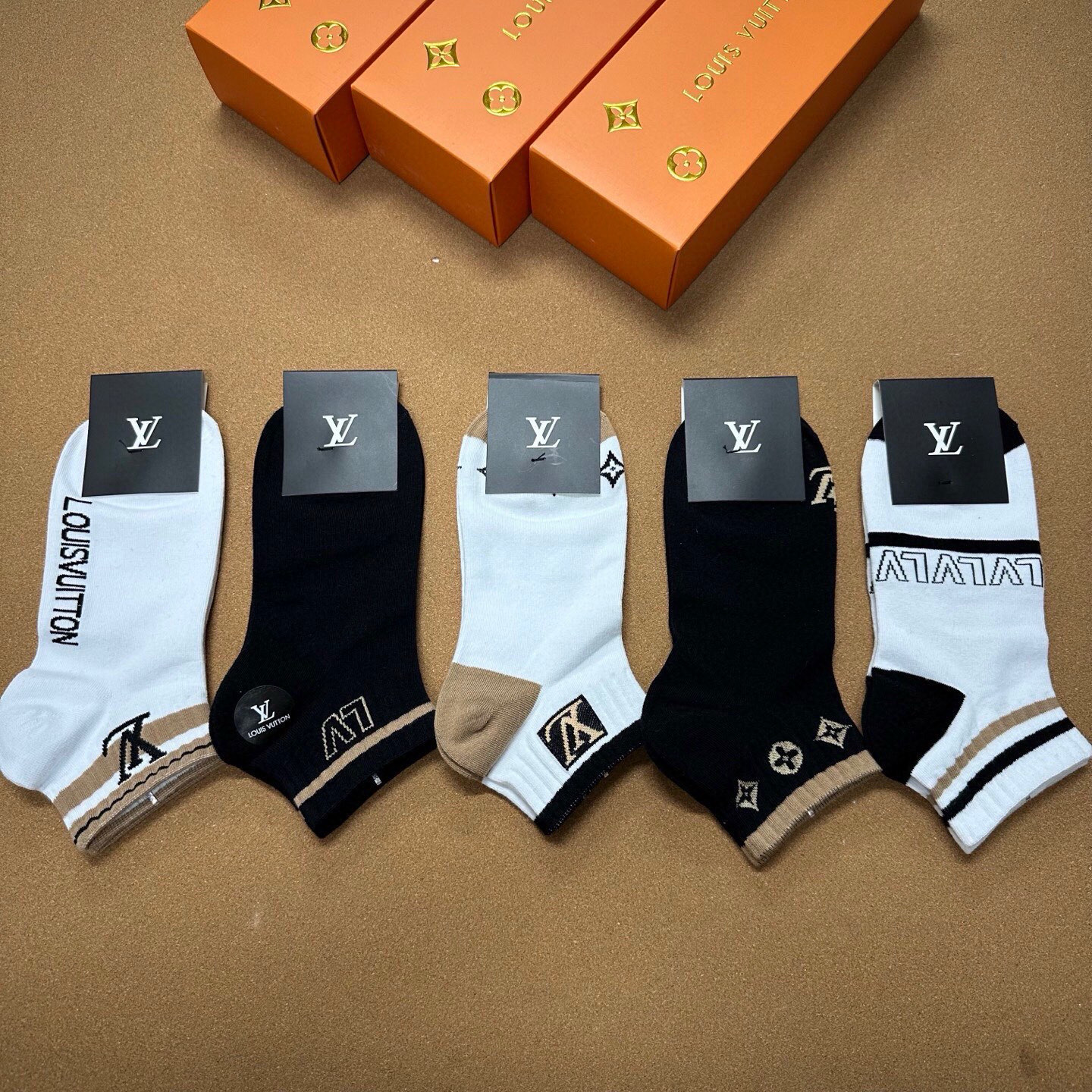 NO:640467,LOUIS VUITTON · Louis Vuitton's new socks [five pairs in a box] pure cotton material, soft and comfortable, jacquard classic pattern logo, good-looking big-name brand, fashionable people must-have super matching socks, stockings, socks, louis vuitton, louis vuitton, louis vuitton, louis vuitton, socks19860909 LOUIS VUITTON · 路易威登大驴家新品袜子【一盒五双】纯棉材质,柔软舒适,提花经典图案标志,炒鸡好看大牌出街,潮人必备超好搭袜子,丝袜,袜子,louis vuitton,louis vuitton,louis vuitton,louis vuitton,socks,accessory