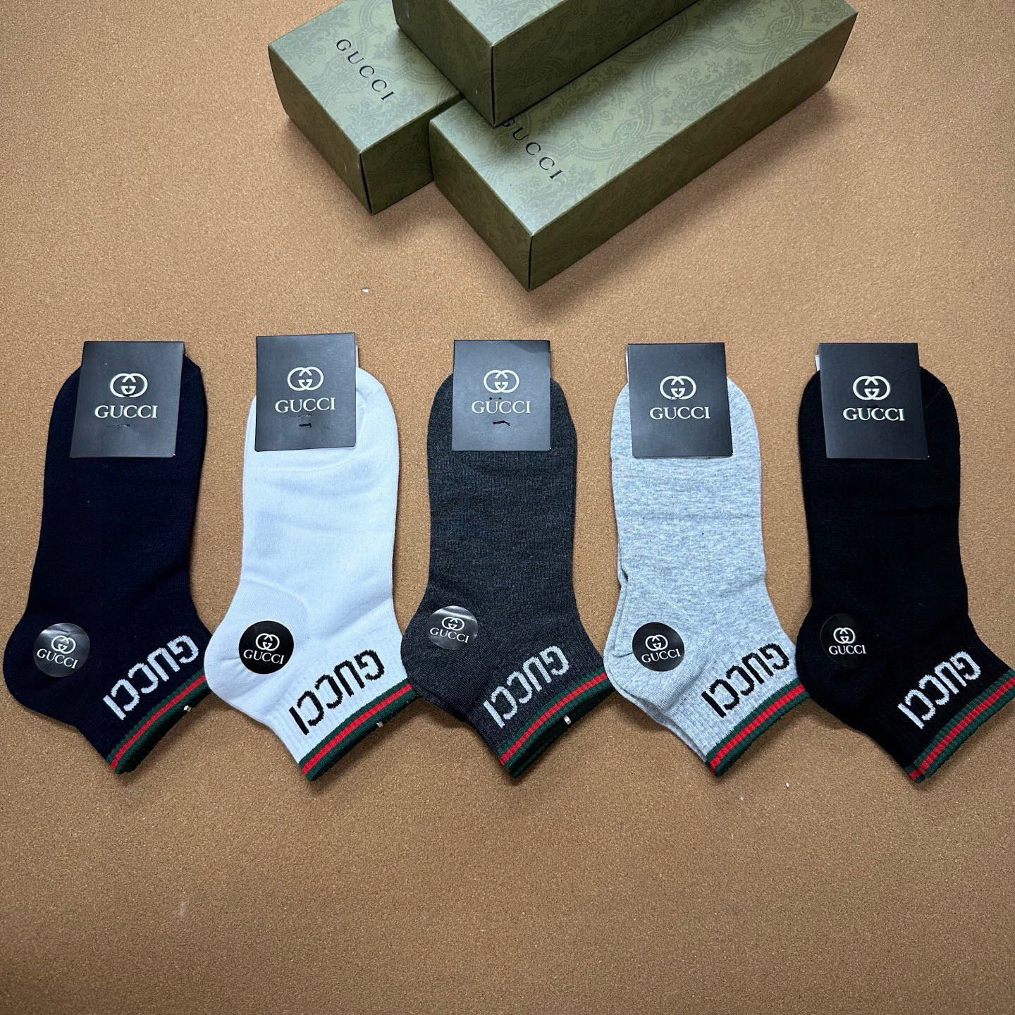 NO:640470,Gucci · Gucci G's new men's socks [five pairs in a box] G's counter synchronized socks, jacquard classic logo, super nice, super beautiful in kind, super popular small items, big names on the street, fashionable people must have super easy-to-match socks, stockings, socks, gucci, gucci, socks19860909 Gucci · 古奇G家新品男款短袜【一盒五双】G家专柜同步短袜,提花经典标志,超级nice,实物超漂亮,超火爆小单品,大牌出街,潮人必备超好搭袜子,丝袜,袜子,gucci,gucci,socks,accessory