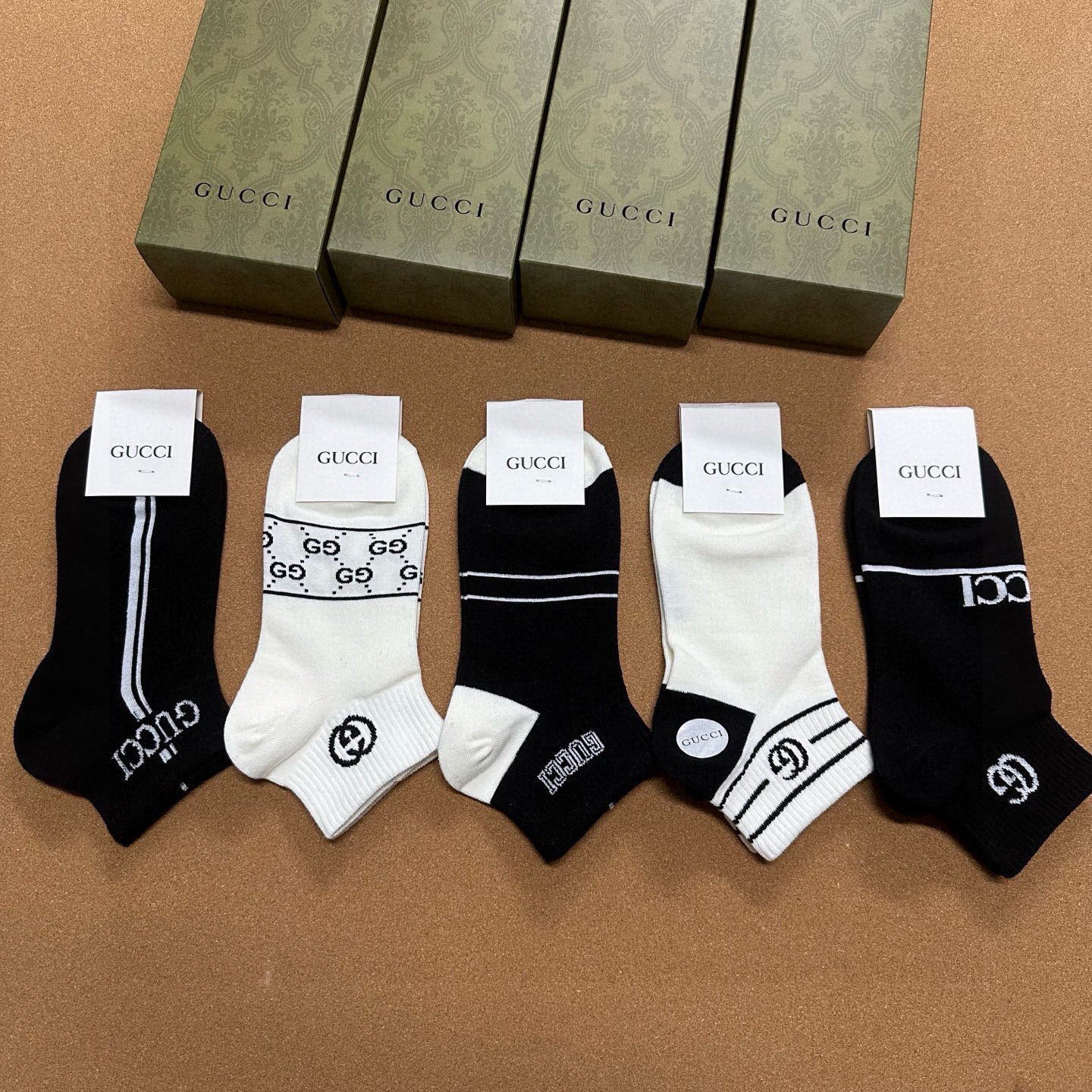 NO:660005,FENDI · Fendi FF new men's boat socks [five pairs in a box] jacquard classic letter logo, made of pure cotton material, breathable and comfortable, super nice and popular small item, big name outing, fashionable people must have super easy to match socks, socks, fendi, fendi, socks19860909 FENDI · 芬迪FF新品男款船袜【一盒五双】提花经典的字母标志,纯棉材质制造,透气舒适,超级nice超火爆小单品,大牌出街,潮人必备超好搭袜子,袜子,fendi,fendi,socks,accessory
