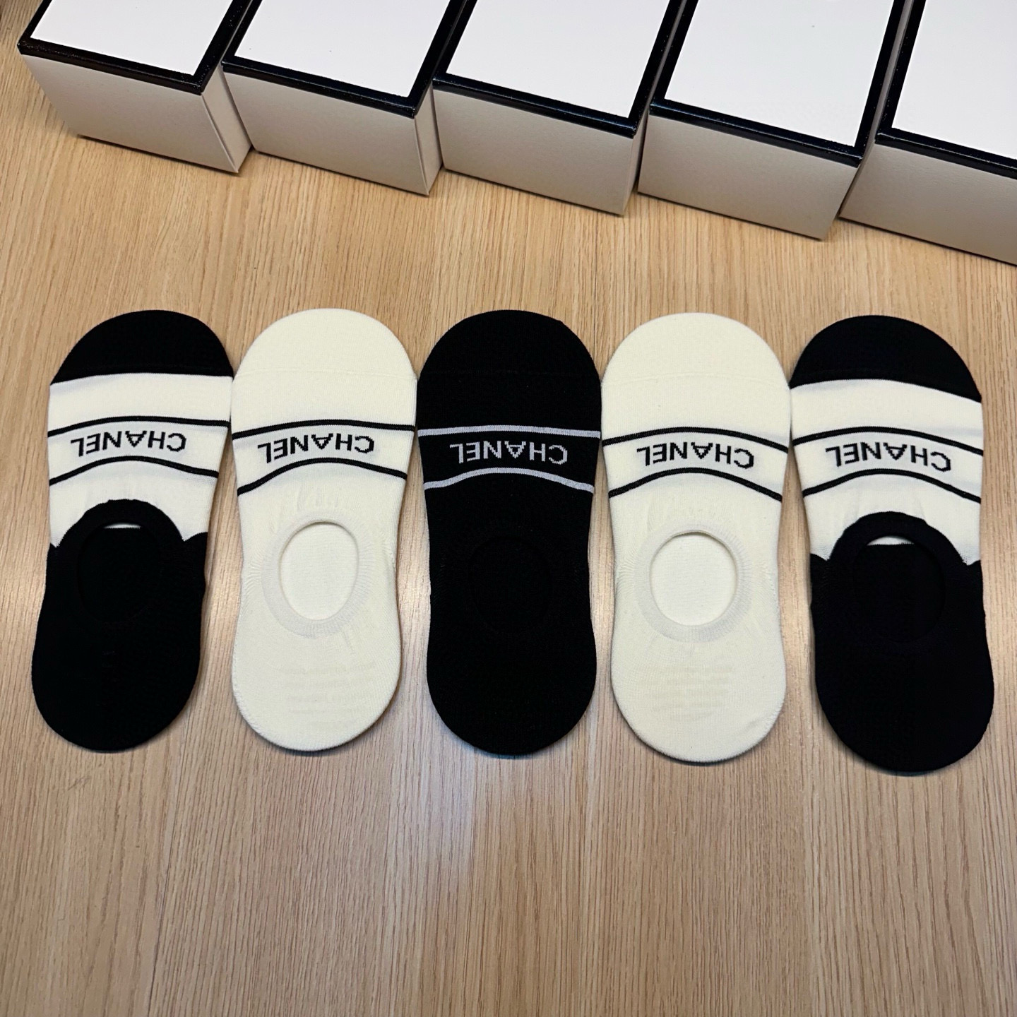 NO:660030,Chanel · Chanel CH new women's invisible socks [five pairs in a box] jacquard classic letter logo, pure cotton material, super comfortable and beautiful, big brand out on the street, fashionable people must-have super easy-to-match socks, socks, chanel, chanel, socks19860909 Chanel · 香奈儿CH新品女款隐形袜子【一盒五双】提花经典字母标志,纯棉材质,超舒适超美腻大牌出街,潮人必备超好搭袜子,袜子,chanel,chanel,socks,accessory