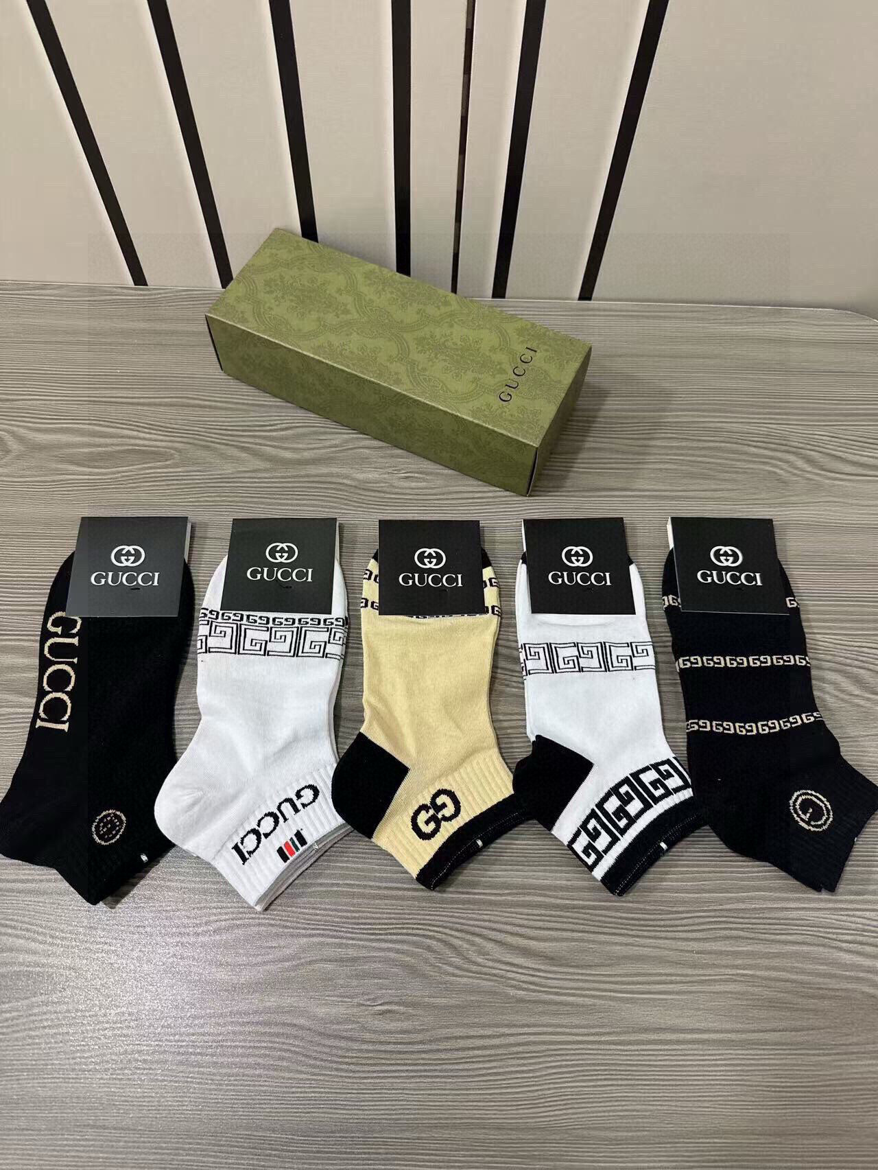 NO:702307,Gucci · Gucci G’s new socks [five pairs in a box] jacquard classic logo, super nice, super beautiful in person, super popular small items, big names on the street, fashionable people must-have super easy-to-match socks, stockings, socks, gucci, gucci, socks19860909 Gucci · 古奇G家新品短袜【一盒五双】提花经典标志,超级nice,实物超漂亮,超火爆小单品,大牌出街,潮人必备超好搭袜子,丝袜,袜子,gucci,gucci,socks,accessory