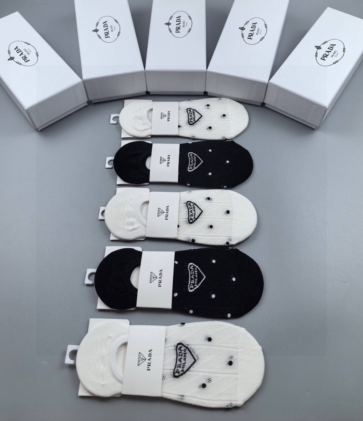 NO:702287,Prada · Prada's new women's invisible socks [five pairs in a box] jacquard classic logo, pure cotton material, super comfortable and beautiful, big-name streetwear, fashionable people must-have super easy-to-match socks, stockings, socks, prada, prada, socks19860909 Prada · 普拉达新品女款隐形袜子【一盒五双】提花经典标志,纯棉材质,超舒适超美腻大牌出街,潮人必备超好搭袜子,丝袜,袜子,prada,prada,socks,accessory