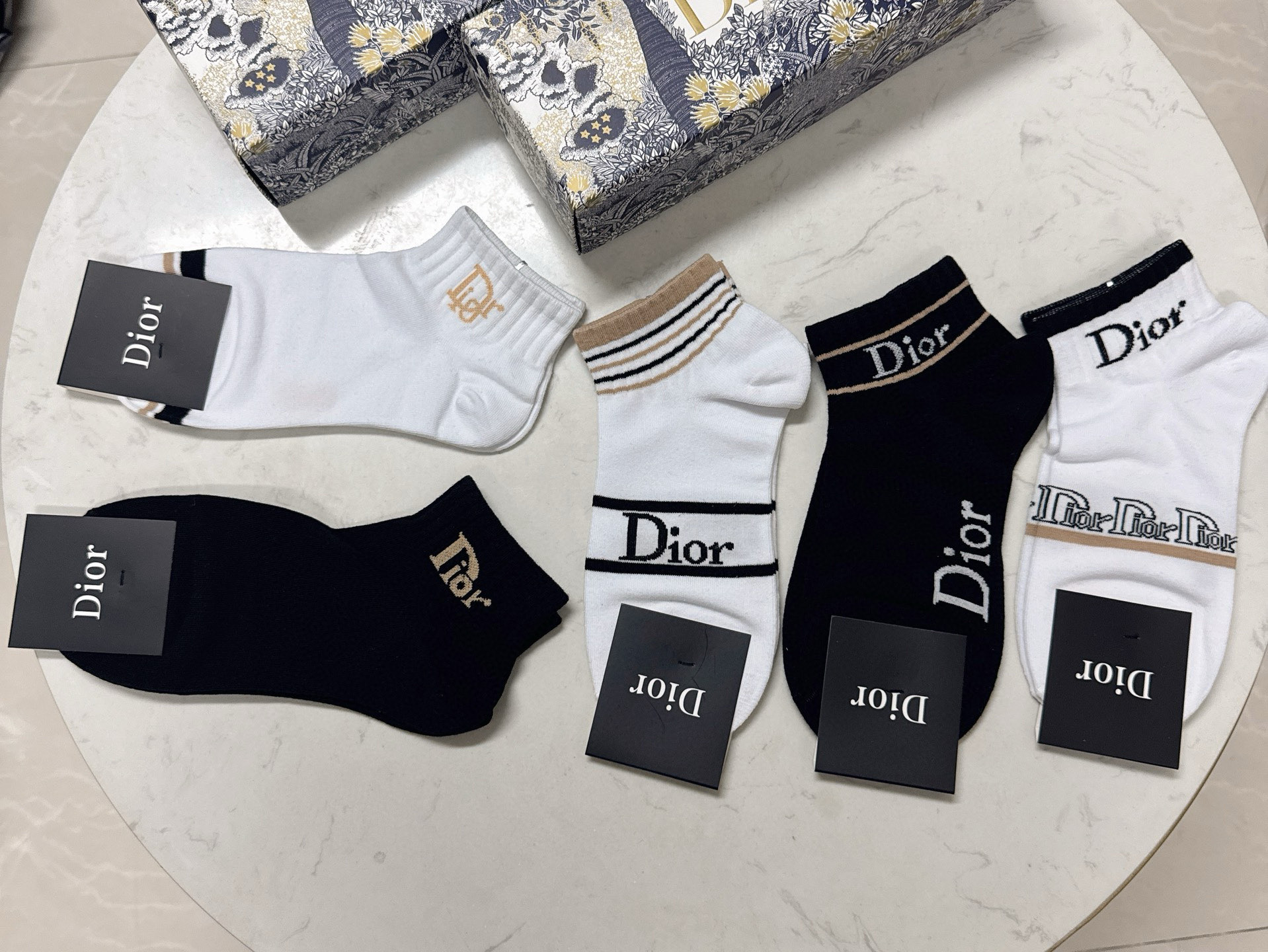 NO:718928,Dior · Dior D's new boat socks [five pairs in a box] jacquard brand logo, simple and elegant, super beautiful in kind, super popular small item, big name outing, fashionable people must-have super easy-to-match socks, stockings, socks, dior, dior, dior, socks19860909 Dior · 迪奥D家新品船袜【一盒五双】提花品牌logo,简单大气,实物超漂亮,经超火爆小单品,大牌出街,潮人必备超好搭袜子,丝袜,袜子,dior,dior,dior,socks,accessory