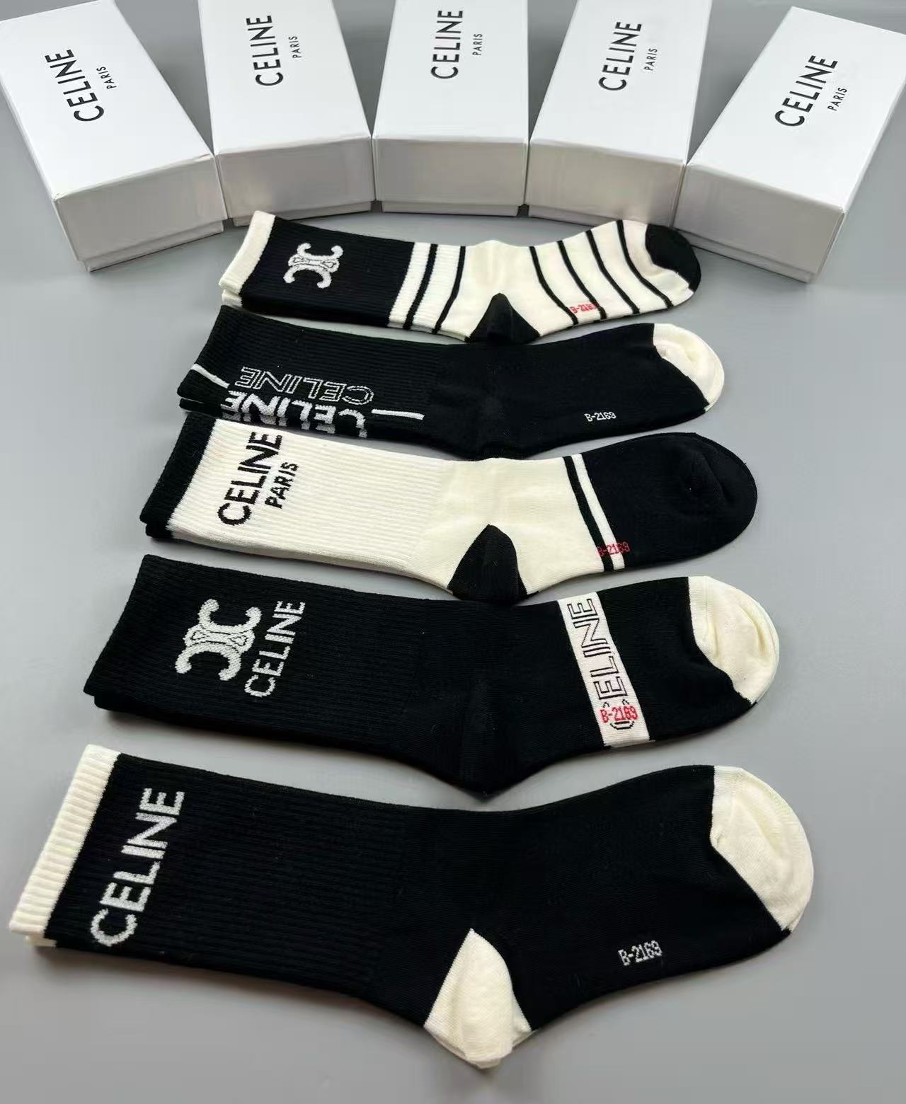 NO:718971,Celine · Celine CE's new women's mid-calf socks [five pairs in a box] pure cotton material, soft, comfortable and breathable, jacquard classic CE mark, big-name streetwear, fashionable people must-have super good-fitting socks, stockings, socks, celine, celine, socks19860909 Celine · 赛琳CE家新品女款中筒袜子【一盒五双】纯棉材质,柔软舒适透气,提花经典CE标志,大牌出街,潮人必备超好搭袜子,丝袜,袜子,celine,celine,socks,accessory