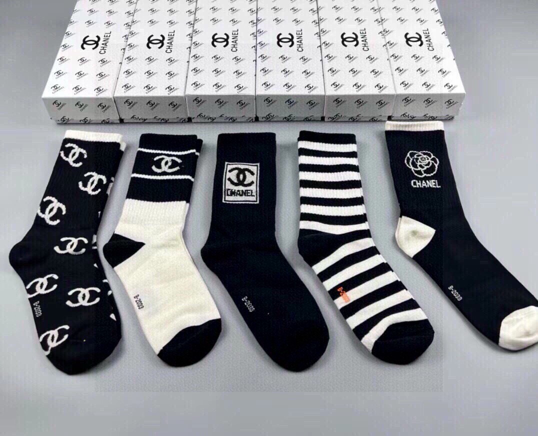 NO:719426,CHANEL · Chanel's new women's socks [five pairs in a box] made of pure cotton, soft, comfortable and breathable, jacquard classic brand full name logo, fried chicken nice, big-name outings, fashionable people's must-have socks, stockings, socks, chanel, chanel, socks19860909 CHANEL · 香奈儿香奶奶家新品女款袜子【一盒五双】纯棉材质,柔软舒适透气,提花经典品牌全称logo,炒鸡nice,大牌出街,潮人必备超好搭袜子,丝袜,袜子,chanel,chanel,socks,accessory