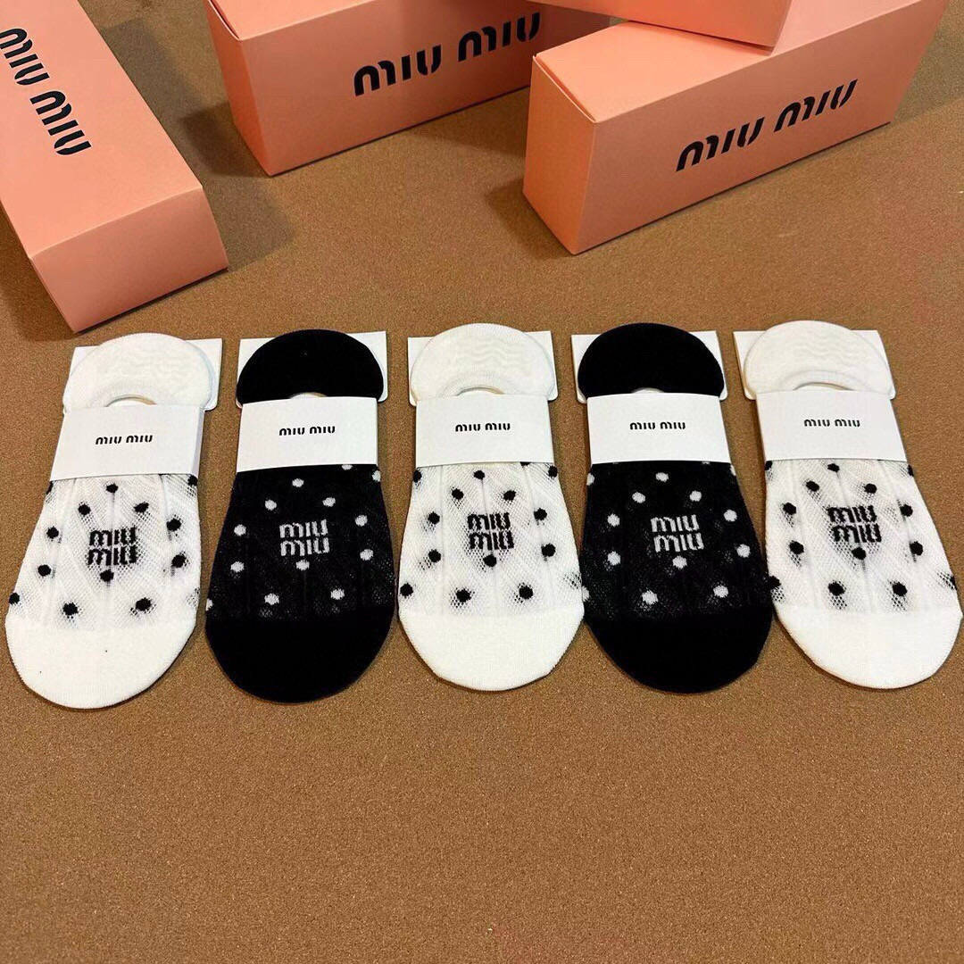 NO:719458,Miumiu · Miumiu Miujia's new women's invisible socks [five pairs in a box] jacquard classic logo, pure cotton material, super comfortable and beautiful, big-name streetwear, fashionable people must-have super easy-to-match socks, stockings, socks, miumiu, socks19860909 Miumiu · 缪缪谬家新品女款隐形袜子【一盒五双】提花经典标志,纯棉材质,超舒适超美腻大牌出街,潮人必备超好搭袜子,丝袜,袜子,miumiu,socks,accessory