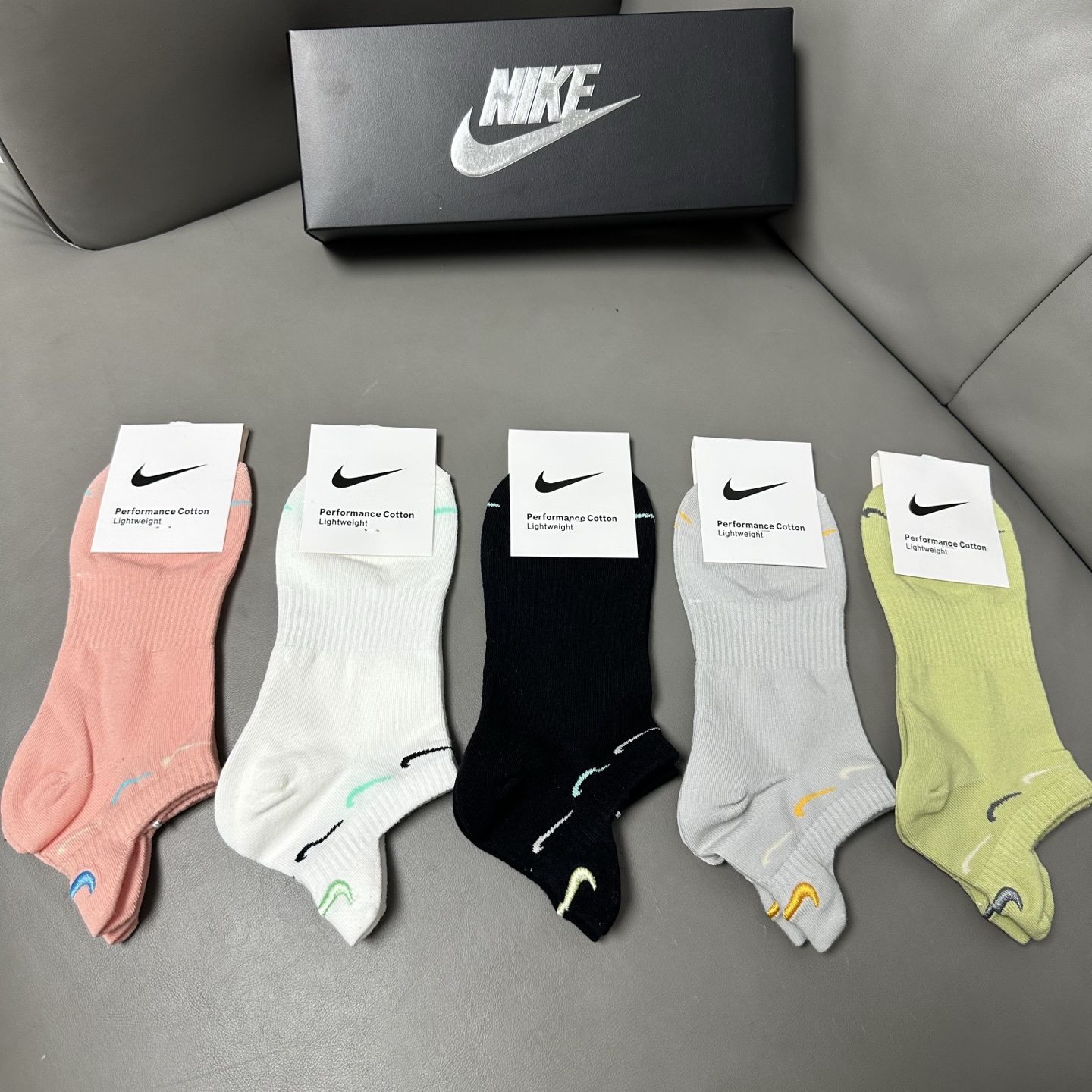 NO:719465,Nike · Nike Nike's new women's boat socks, forever classic and forever made of combed cotton material, breathable, sweat-absorbent, soft and comfortable, very nice on the feet [five pairs in a box] socks, stockings, socks, socks19860909 Nike · 耐克耐克新品女款船袜,永远的经典永远的精梳棉材质,透气吸汗柔软舒适,上脚非常nice【一盒五双】袜子,丝袜,袜子,socks,accessory
