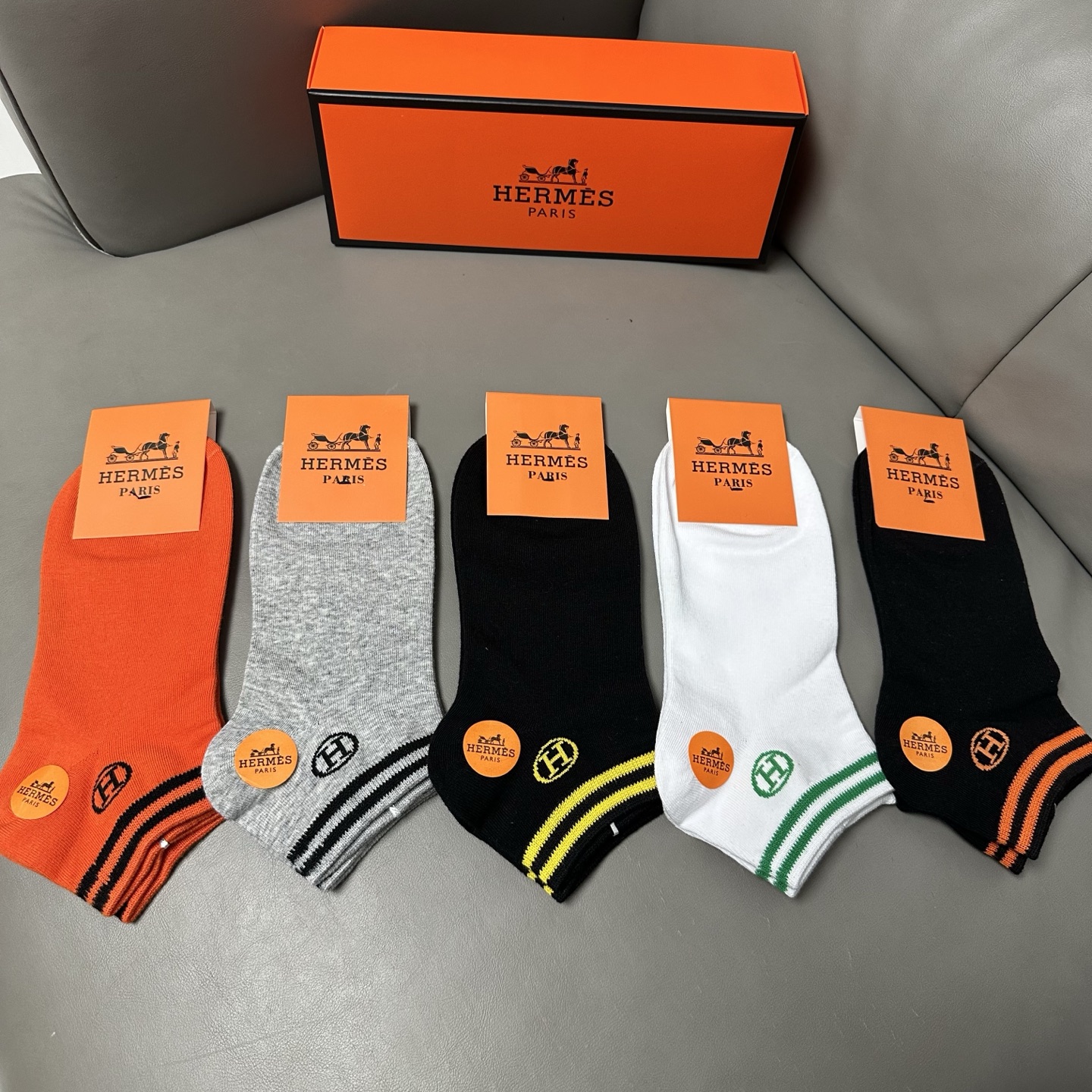 NO:719470,Hermes · Hermès Big H New Spring and Summer Socks [Five Pairs in a Box] Jacquard Classic H Family Logo, Made of Pure Cotton, Breathable and Comfortable, Super Nice and Popular Small Item, Big Brand Outing, Fashionable People’s Must-Have Super Matching Socks, Stockings, Socks, hermes, hermes, socks19860909 Hermes · 爱马仕大H 新品春夏款袜子【一盒五双】提花经典H家标志,纯棉材质制造,透气舒适,超级nice超火爆小单品,大牌出街,潮人必备超好搭袜子,丝袜,袜子,hermes,hermes,socks,accessory
