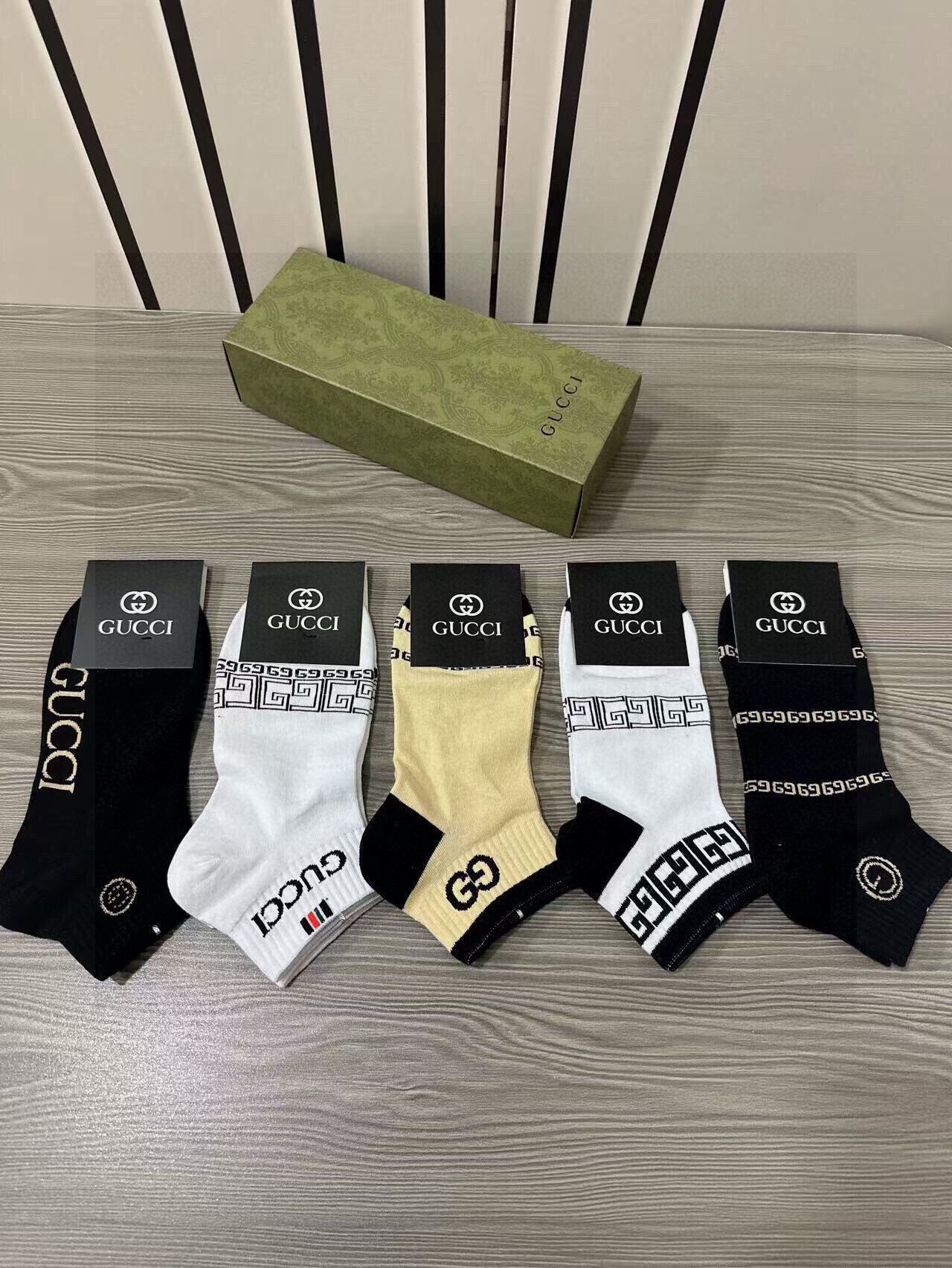 NO:719504,Gucci · Gucci G’s new socks [five pairs in a box] jacquard classic logo, super nice, super beautiful in person, super popular small items, big names on the street, fashionable people must-have super easy-to-match socks, stockings, socks, gucci, gucci, socks19860909 Gucci · 古奇G家新品短袜【一盒五双】提花经典标志,超级nice,实物超漂亮,超火爆小单品,大牌出街,潮人必备超好搭袜子,丝袜,袜子,gucci,gucci,socks,accessory