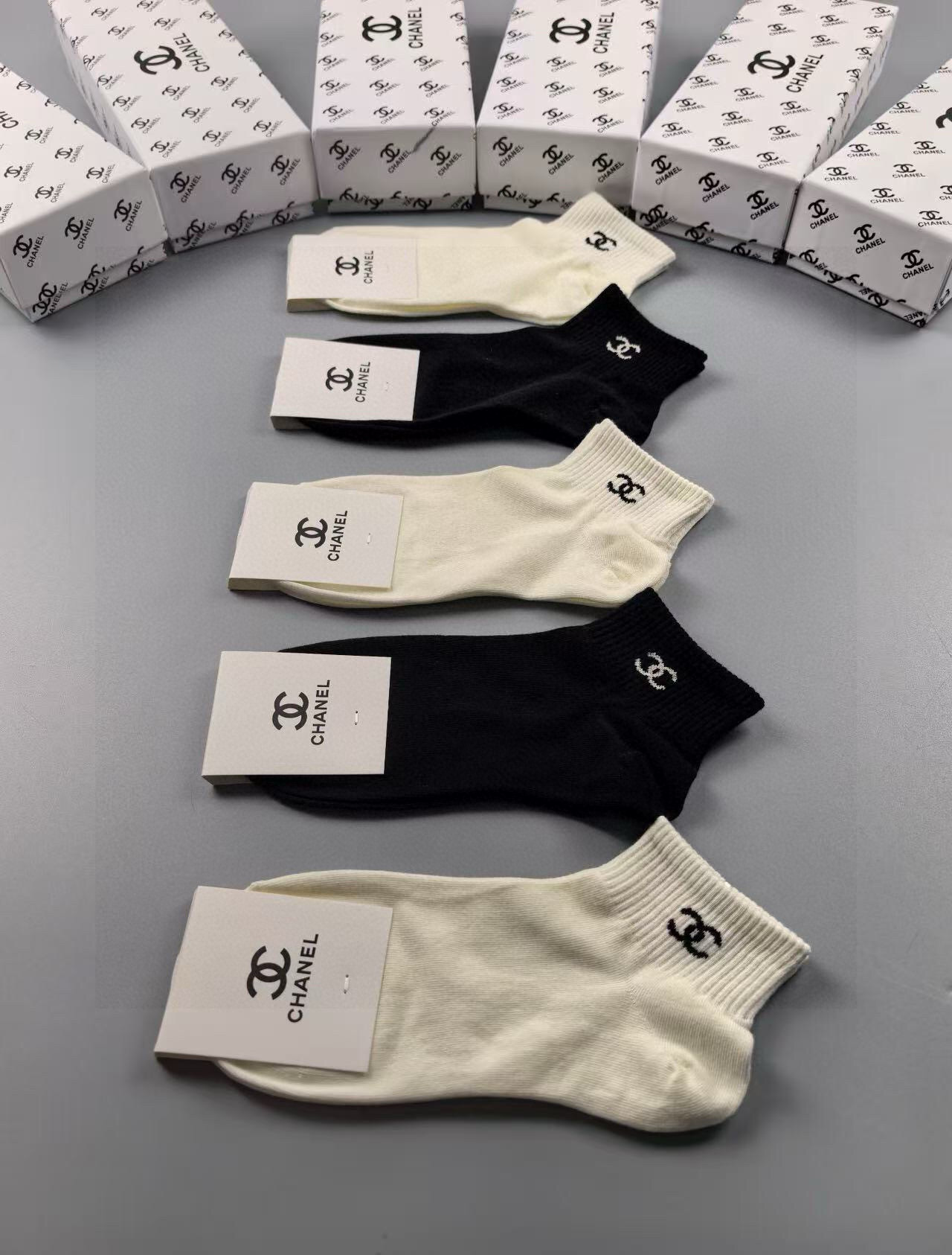 NO:719483,CHANEL · Chanel's new women's socks [five pairs in a box] pure cotton material, soft, comfortable and breathable, jacquard classic double C, fried chicken nice, big-name streetwear, fashionable people must-have super matching socks, stockings, socks, chanel, chanel, chanel, socks19860909 CHANEL · 香奈儿香家新品女款袜子【一盒五双】纯棉材质,柔软舒适透气,提花经典双C,炒鸡nice,大牌出街,潮人必备超好搭袜子,丝袜,袜子,chanel,chanel,chanel,socks,accessory