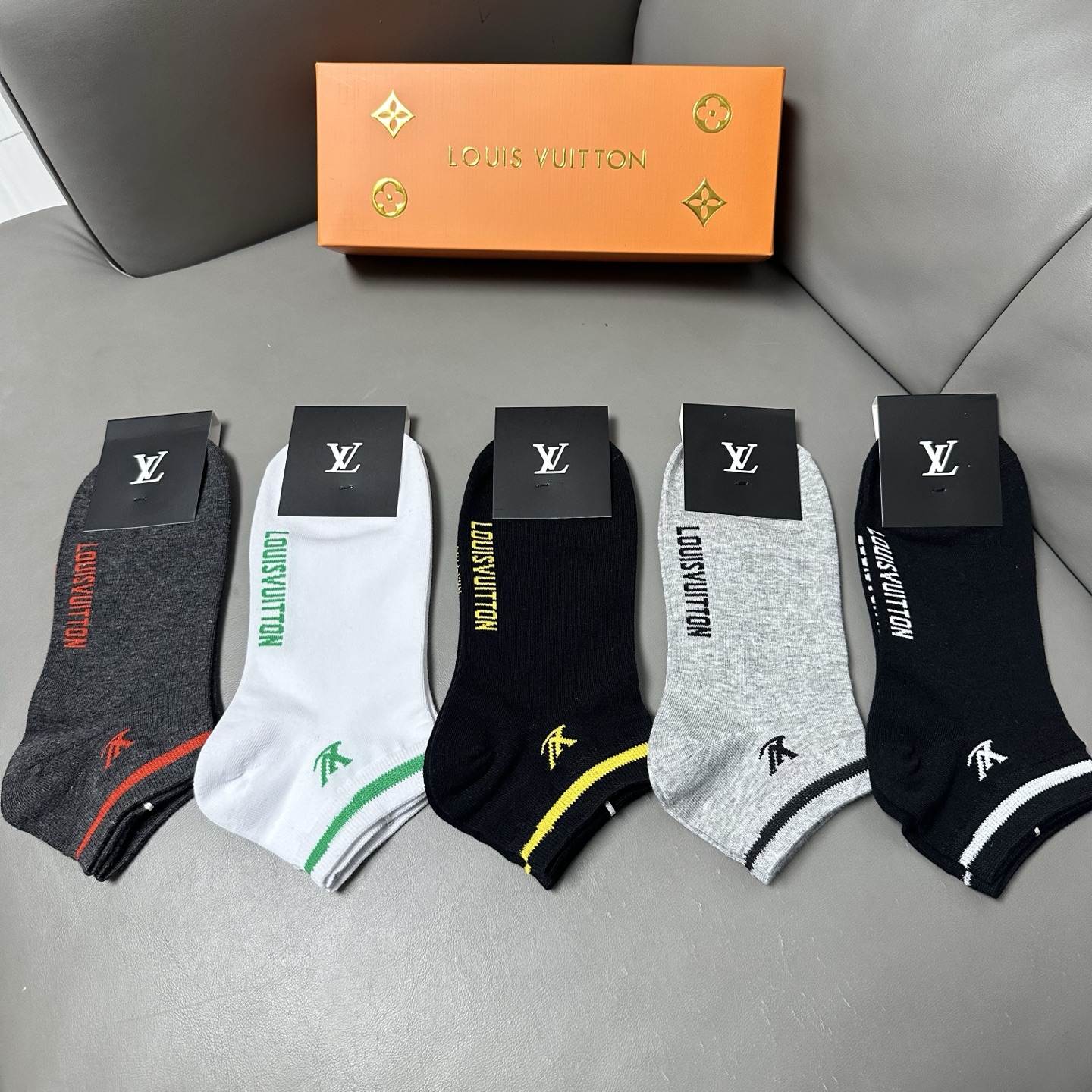 NO:719495,Louis Vuitton · Louis Vuitton new men's socks [five pairs in a box] jacquard Lvjia classic logo, made of pure cotton material, breathable and comfortable, super nice and popular small items, big names on the street, fashionable people must have super easy-to-match socks, stockings, socks, louis vuitton, louis vuitton, louis vuitton, louis vuitton, socks19860909 Louis Vuitton · 路易威登驴家新品男款袜子【一盒五双】提花驴家经典logo,纯棉材质制造,透气舒适,超级nice超火爆小单品,大牌出街,潮人必备超好搭袜子,丝袜,袜子,louis vuitton,louis vuitton,louis vuitton,louis vuitton,socks,accessory
