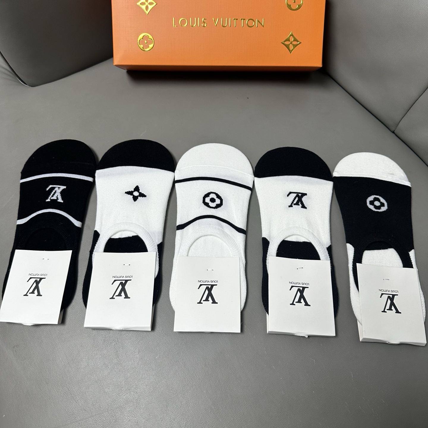 NO:719500,Louis Vuitton · Louis Vuitton's new women's invisible socks [five pairs in a box] jacquard classic logo, pure cotton material, super comfortable and beautiful, big-name streetwear, must-have socks for fashionistas, stockings, socks, louis vuitton, louis vuitton, louis vuitton, louis vuitton, socks19860909 Louis Vuitton · 路易威登驴家新品女款隐形袜子【一盒五双】提花经典标志,纯棉材质,超舒适超美腻大牌出街,潮人必备超好搭袜子,丝袜,袜子,louis vuitton,louis vuitton,louis vuitton,louis vuitton,socks,accessory