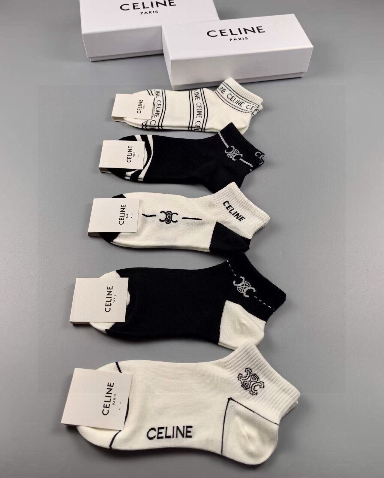 NO:767261,CELINE · Celine's new women's short socks [five pairs in a box] jacquard classic logo, made of pure cotton material, breathable and comfortable, super nice and popular small items, big names on the street, fashionable people must-have super easy-to-match socks, stockings, socks, celine, celine, socks19860909 CELINE · 赛琳新品女款短袜子【一盒五双】提花经典标志,纯棉材质制造,透气舒适,超级nice超火爆小单品,大牌出街,潮人必备超好搭袜子,丝袜,袜子,celine,celine,socks,accessory