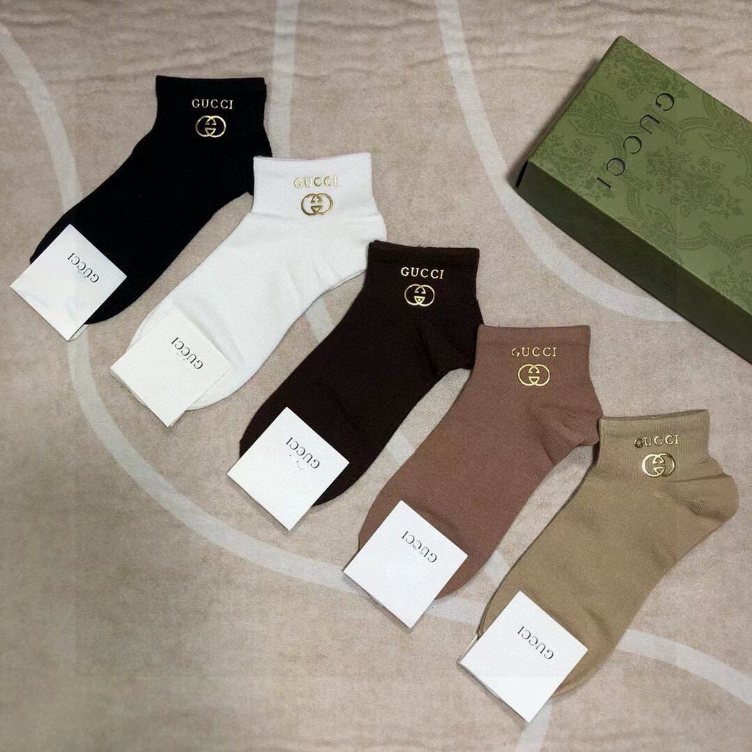 NO:767379,Gucci · Gucci G’s new women’s socks [five pairs in a box] made of pure cotton, soft, comfortable and breathable, with bronzing stamping on the classic brand’s full name and double G logo, fried chicken and nice, counters sync with big-name socks on the street, fashionable people’s must-have socks, stockings, socks, gucci, gucci, socks19860909 Gucci · 古奇G家新品女款袜子【一盒五双】纯棉材质,柔软舒适透气,罗口烫金经典品牌全称logo双G标志,炒鸡nice,专柜同步袜子大牌出街,潮人必备超好搭袜子,丝袜,袜子,gucci,gucci,socks,accessory