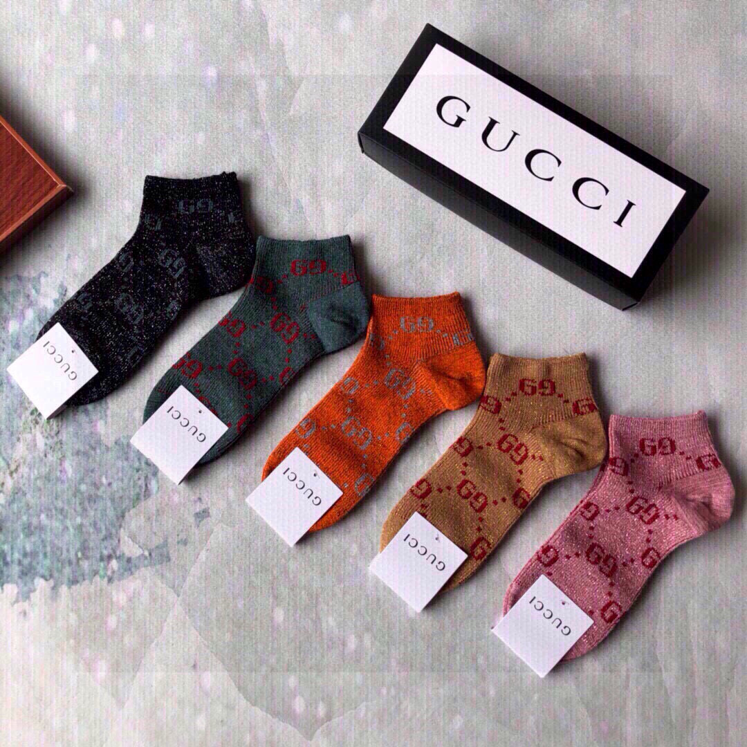 NO:767341,Gucci · Gucci super classic short socks [five pairs in a box] The classic style that G’s counters have been selling, double-needle double-way pure cotton weaving, plus sparkling gold threads, super beautiful in real life, soft and comfortable on the feet, super sweat-absorbent and breathable19860909 Gucci · 古奇超级经典短款袜子【一盒五双】G家专柜一直在售的经典款,双针双路纯棉织造,加上闪闪金丝线,实物超漂亮,上脚柔软舒适,吸汗透气性超 ins超火爆小单品,大牌出街,潮人必备超好搭袜子,丝袜,袜子,gucci,gucci,socks,accessory