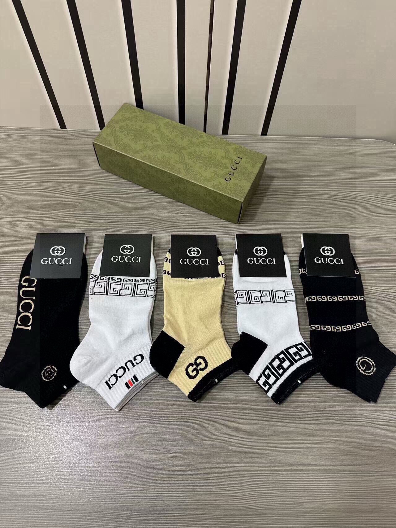 NO:768283,Gucci · Gucci G’s new socks [five pairs in a box] jacquard classic logo, super nice, super beautiful in person, super popular small items, big names on the street, fashionable people must-have super easy-to-match socks, stockings, socks, gucci, gucci, socks19860909 Gucci · 古奇G家新品短袜【一盒五双】提花经典标志,超级nice,实物超漂亮,超火爆小单品,大牌出街,潮人必备超好搭袜子,丝袜,袜子,gucci,gucci,socks,accessory