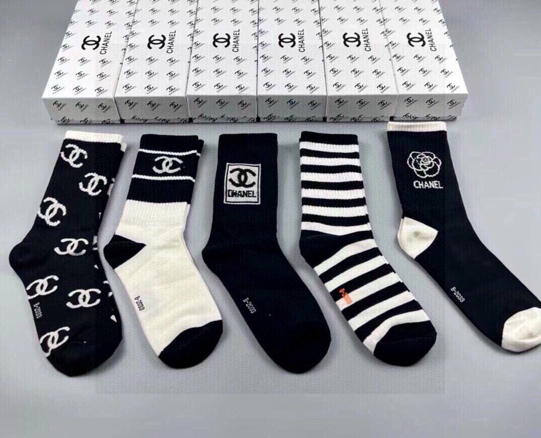 NO:768367,CHANEL · Chanel's new women's socks [five pairs in a box] made of pure cotton, soft, comfortable and breathable, jacquard classic brand full name logo, fried chicken nice, big-name outings, fashionable people's must-have socks, stockings, socks, chanel, chanel, socks19860909 CHANEL · 香奈儿香奶奶家新品女款袜子【一盒五双】纯棉材质,柔软舒适透气,提花经典品牌全称logo,炒鸡nice,大牌出街,潮人必备超好搭袜子,丝袜,袜子,chanel,chanel,socks,accessory