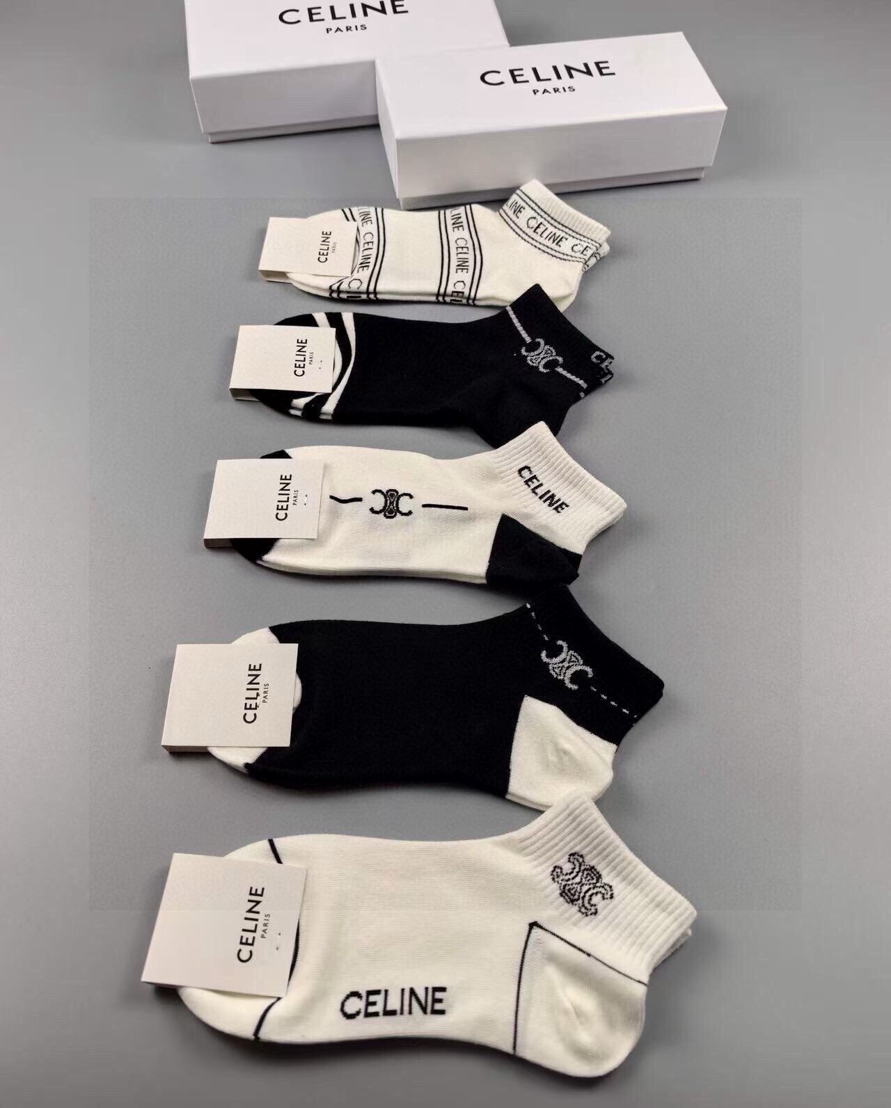 NO:768406,CELINE · Celine's new women's short socks [five pairs in a box] jacquard classic logo, made of pure cotton material, breathable and comfortable, super nice and popular small items, big names on the street, fashionable people must-have super easy-to-match socks, stockings, socks, celine, celine, socks19860909 CELINE · 赛琳新品女款短袜子【一盒五双】提花经典标志,纯棉材质制造,透气舒适,超级nice超火爆小单品,大牌出街,潮人必备超好搭袜子,丝袜,袜子,celine,celine,socks,accessory
