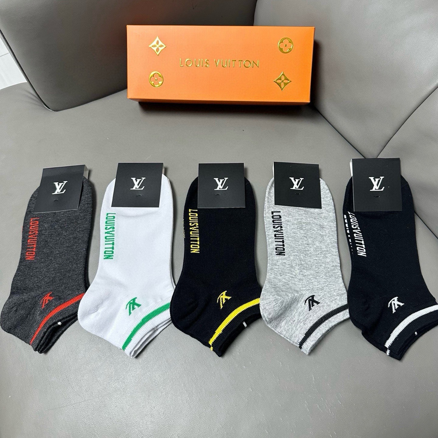 NO:768399,Louis Vuitton · Louis Vuitton's new men's socks [five pairs in a box] jacquard Lvjia's classic logo, made of pure cotton material, breathable and comfortable, super nice and popular small items, big names on the street, fashionable people must have super easy-to-match socks, stockings, socks, louis vuitton, louis vuitton, louis vuitton, louis vuitton, socks19860909 Louis Vuitton · 路易威登驴家新品男款袜子【一盒五双】提花驴家经典logo,纯棉材质制造,透气舒适,超级nice超火爆小单品,大牌出街,潮人必备超好搭袜子,丝袜,袜子,louis vuitton,louis vuitton,louis vuitton,louis vuitton,socks,accessory