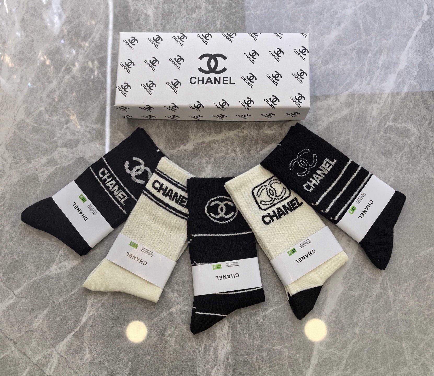 NO:769402,CHANEL · Chanel's new women's socks [five pairs in a box] made of pure cotton, soft, comfortable and breathable, jacquard classic brand full name logo, fried chicken nice, big-name outings, fashionable people's must-have socks, stockings, socks, chanel, chanel, socks19860909 CHANEL · 香奈儿香奶奶家新品女款袜子【一盒五双】纯棉材质,柔软舒适透气,提花经典品牌全称logo,炒鸡nice,大牌出街,潮人必备超好搭袜子,丝袜,袜子,chanel,chanel,socks,accessory