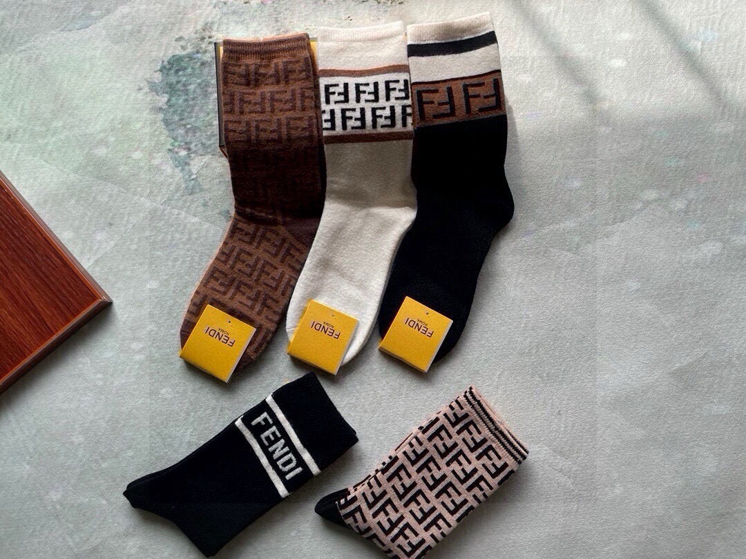 🆕Fendi · 芬迪❗️F家新品女款中筒兔绒袜❗【敲黑板划重点：兔绒材质️❗️护肤蓄热❗️❗️】【一盒