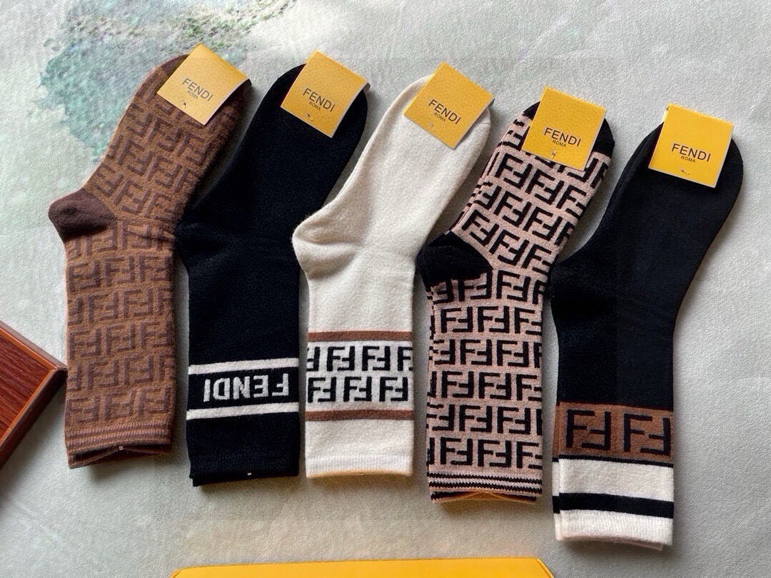 🆕Fendi · 芬迪❗️F家新品女款中筒兔绒袜❗【敲黑板划重点：兔绒材质️❗️护肤蓄热❗️❗️】【一盒