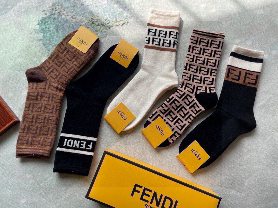 🆕Fendi · 芬迪❗️F家新品女款中筒兔绒袜❗【敲黑板划重点：兔绒材质️❗️护肤蓄热❗️❗️】【一盒