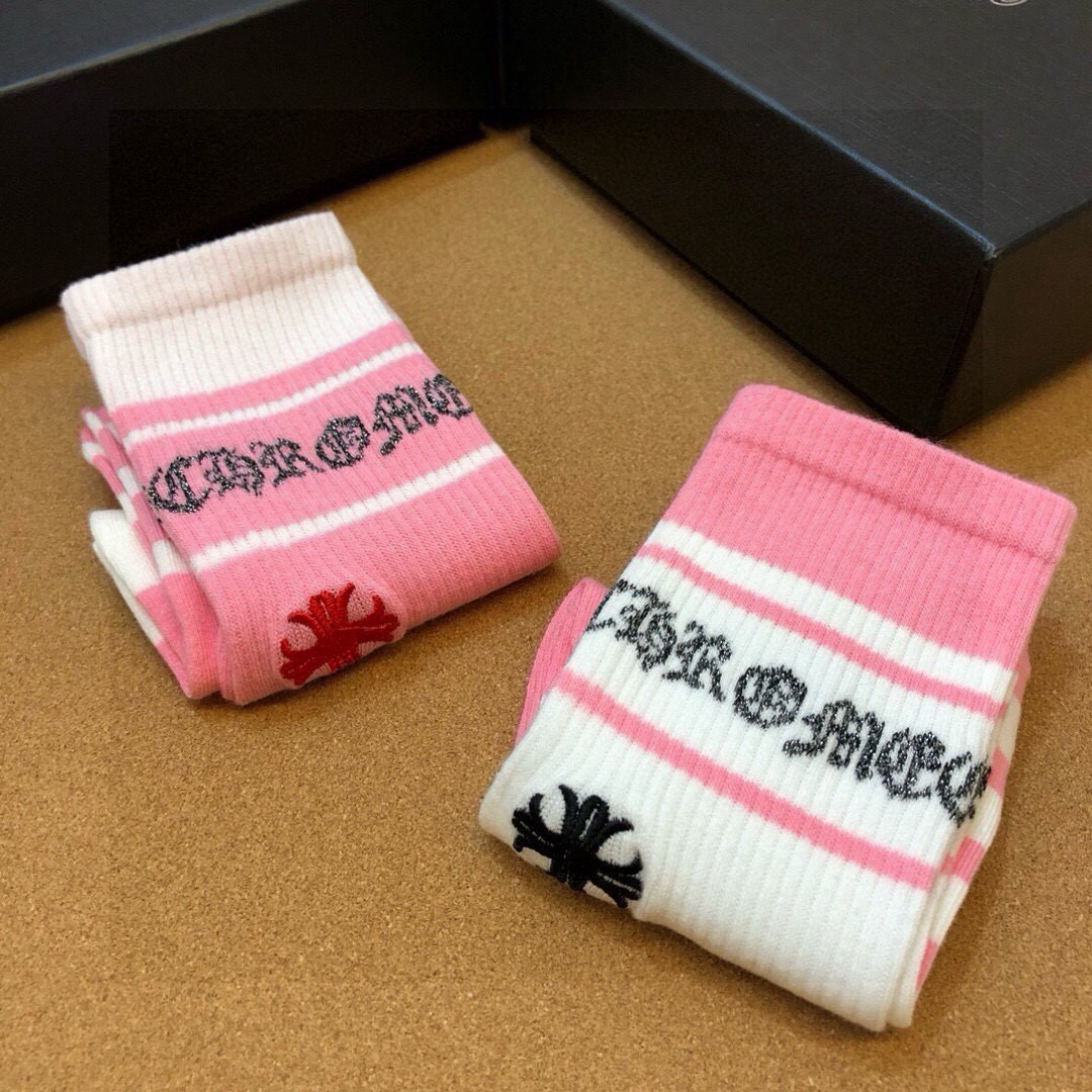 🆕❗️克罗心出口订单❗️别致吸睛，中筒设计，精梳棉材质❗️亲肤透气，表面有着温润的光泽感，上脚丝滑而显高