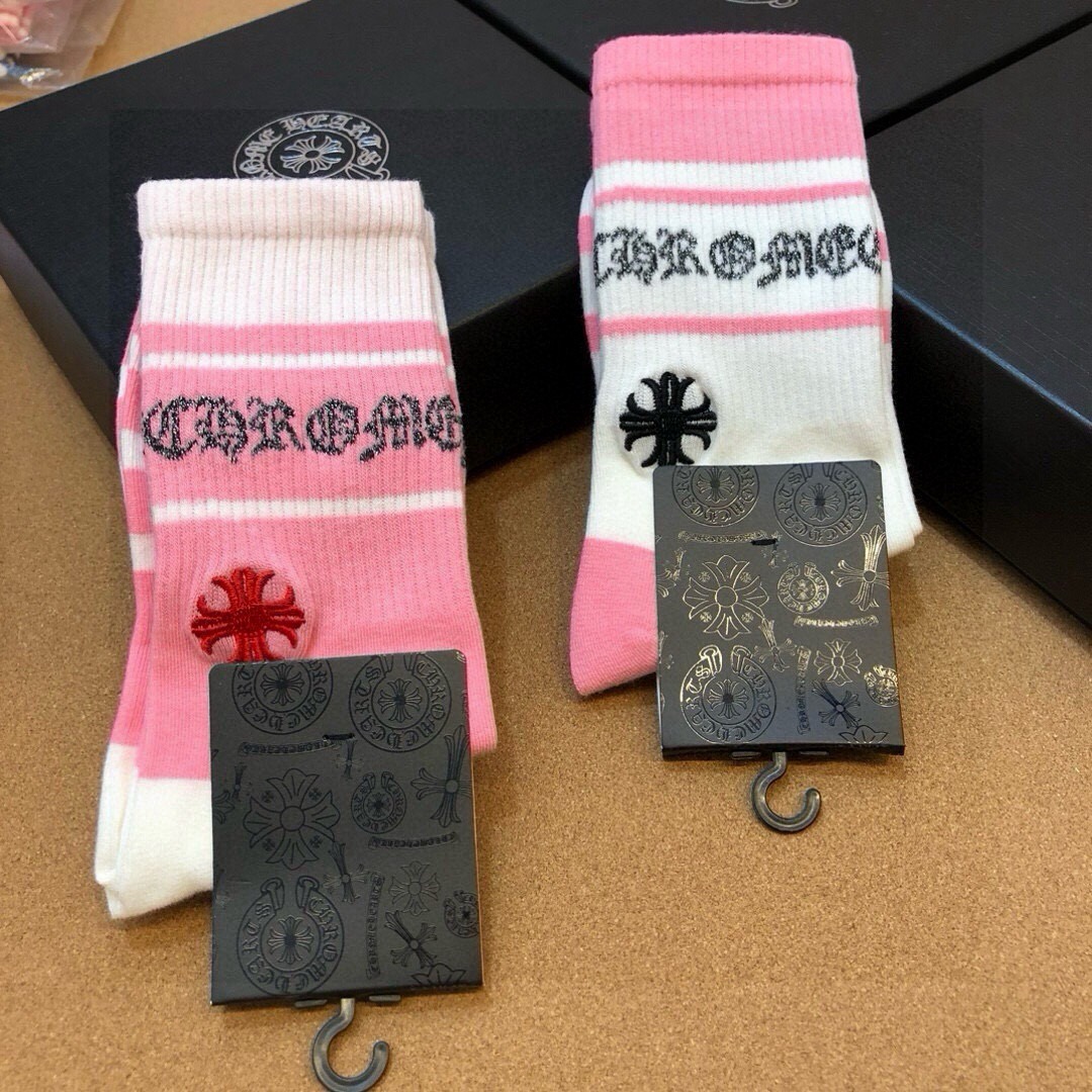 🆕❗️克罗心出口订单❗️别致吸睛，中筒设计，精梳棉材质❗️亲肤透气，表面有着温润的光泽感，上脚丝滑而显高