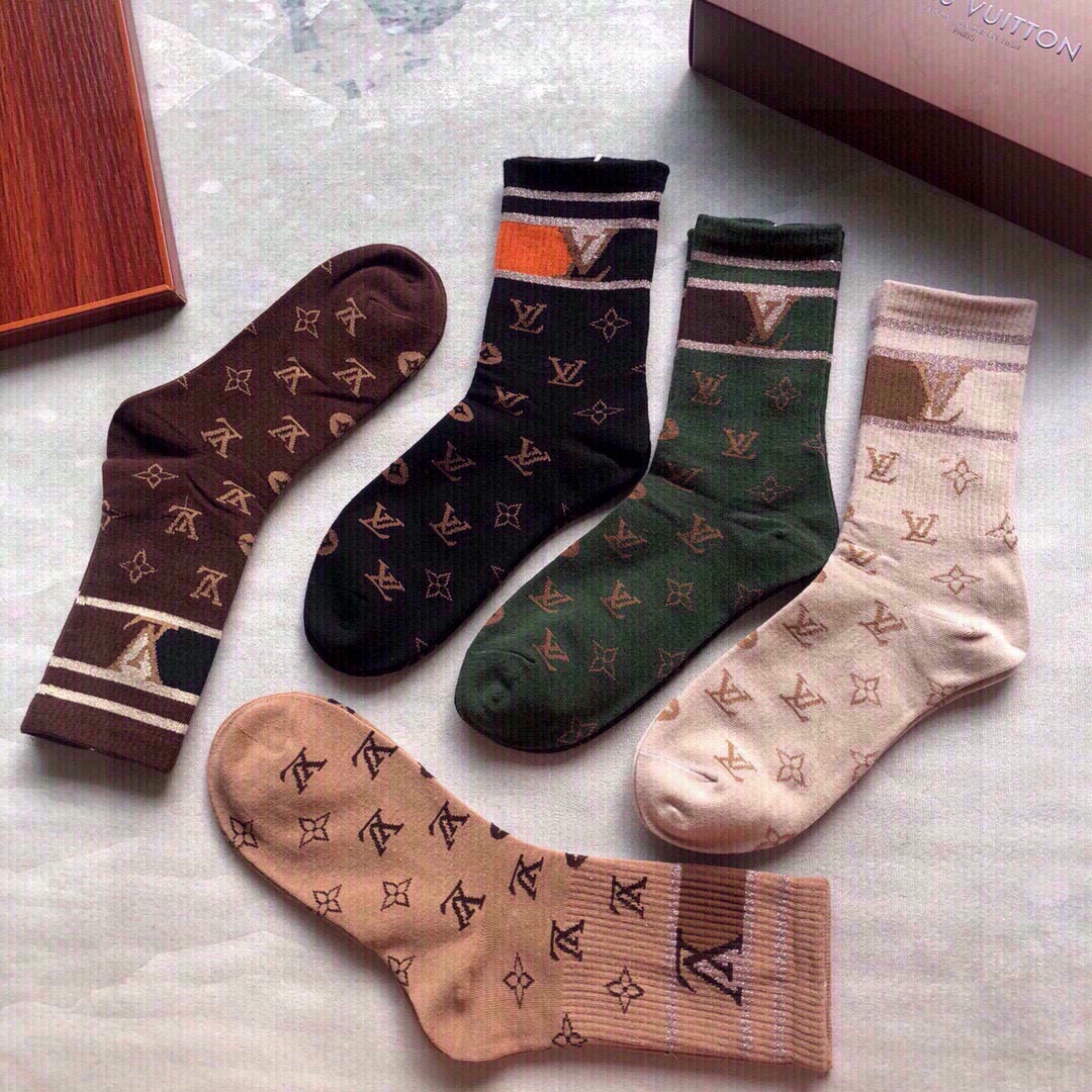 🆕Louis Vuitton · 路易威登❗️驴家新品女款中筒袜子❗️【一盒五双】纯棉材质，柔软舒适透气