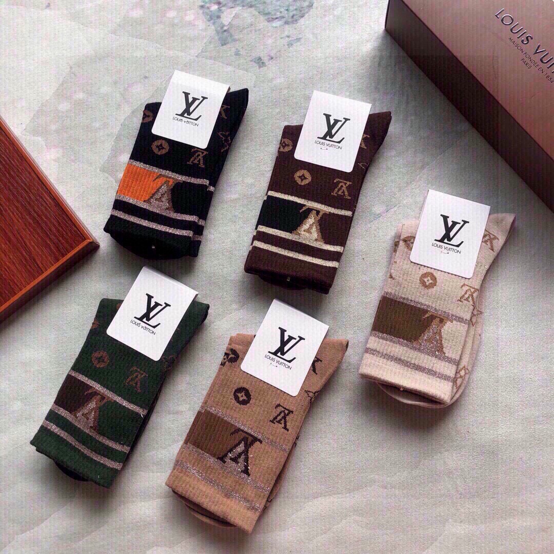 🆕Louis Vuitton · 路易威登❗️驴家新品女款中筒袜子❗️【一盒五双】纯棉材质，柔软舒适透气