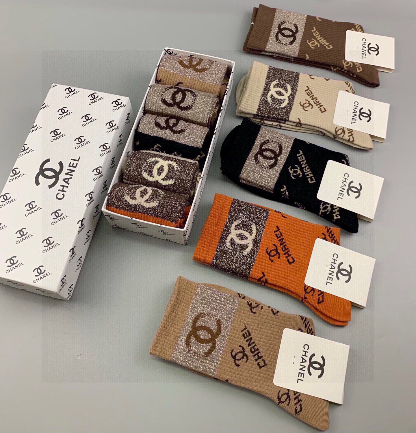 🆕CHANEL · 香奈儿❗️香奶奶家新品女款中筒袜子❗️【一盒五双】纯棉材质，柔软舒适透气，罗口提花经