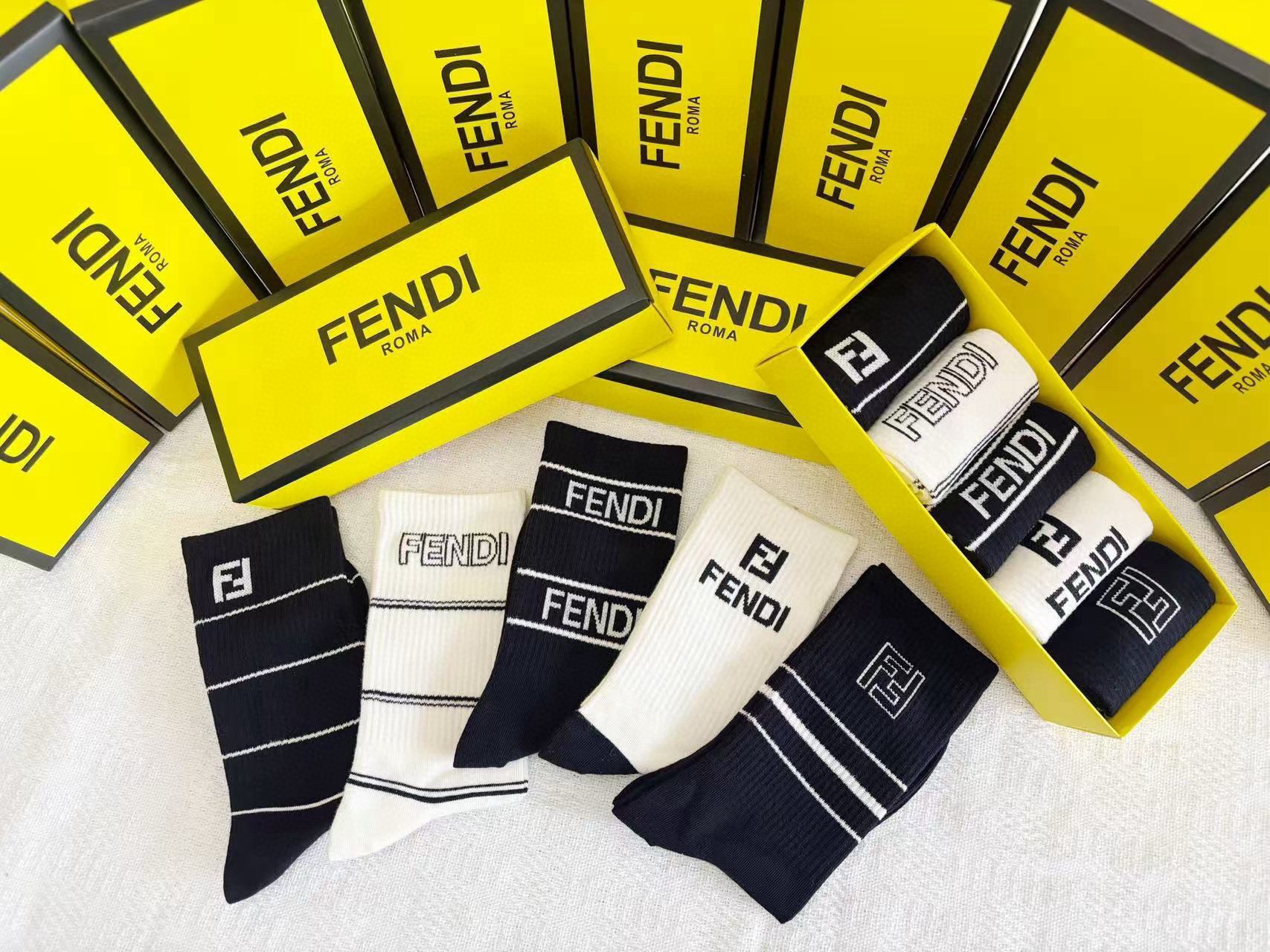 🆕FENDI · 芬迪❗️FF新品长筒袜子❗️【一盒五双】超级经典的双F标志，纯棉材质制造，透气舒适，超