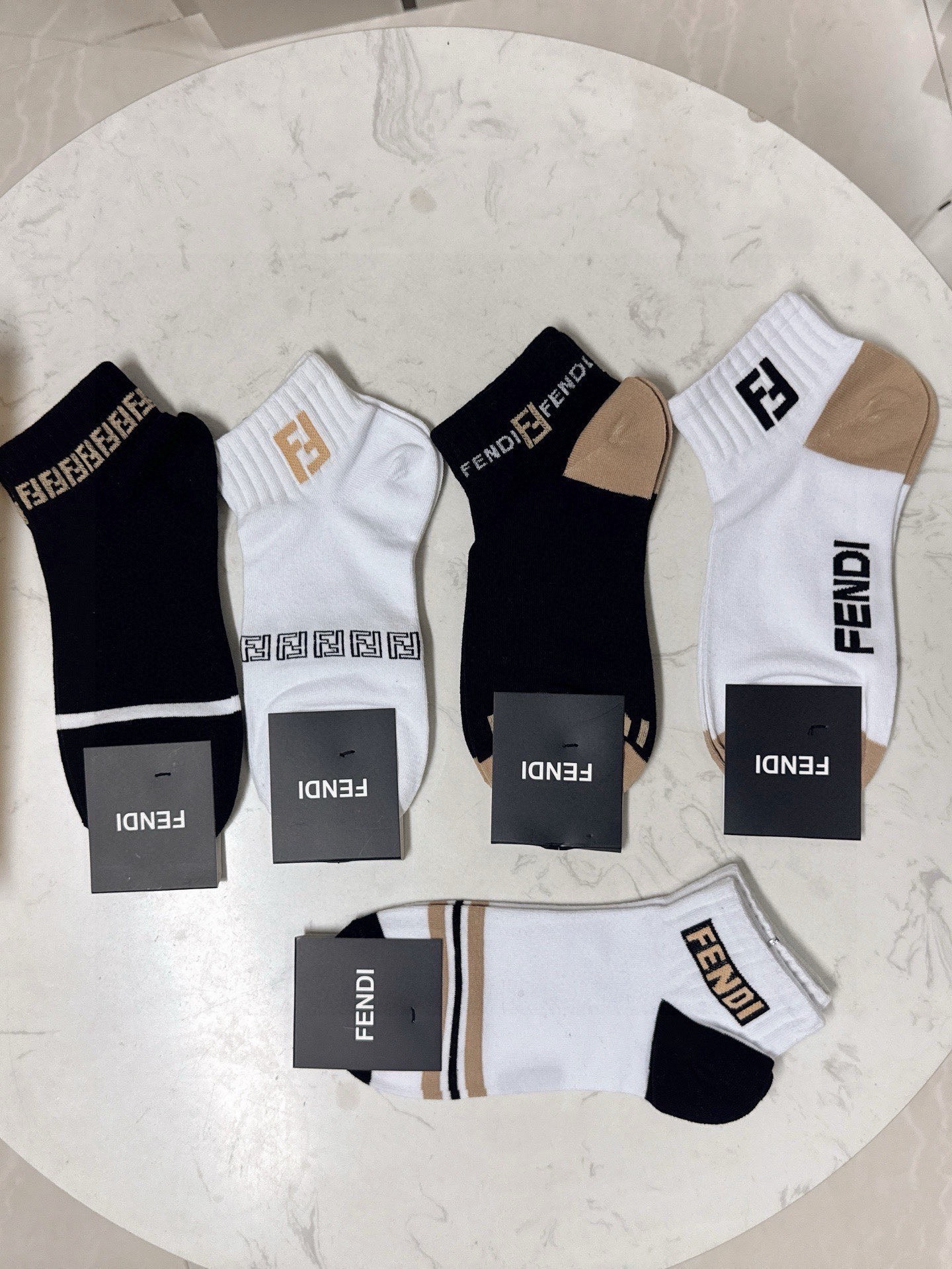 🆕FENDI · 芬迪❗️大F新品袜子❗️【一盒五双】提花经典的双F标志，纯棉材质制造，透气舒适，超级n