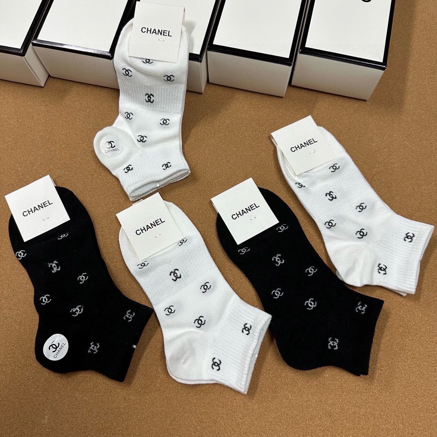 🆕CHANEL · 香奈儿❗️小香新品女款袜子❗️【一盒五双】纯棉材质，柔软舒适透气，经典双C标识，炒鸡
