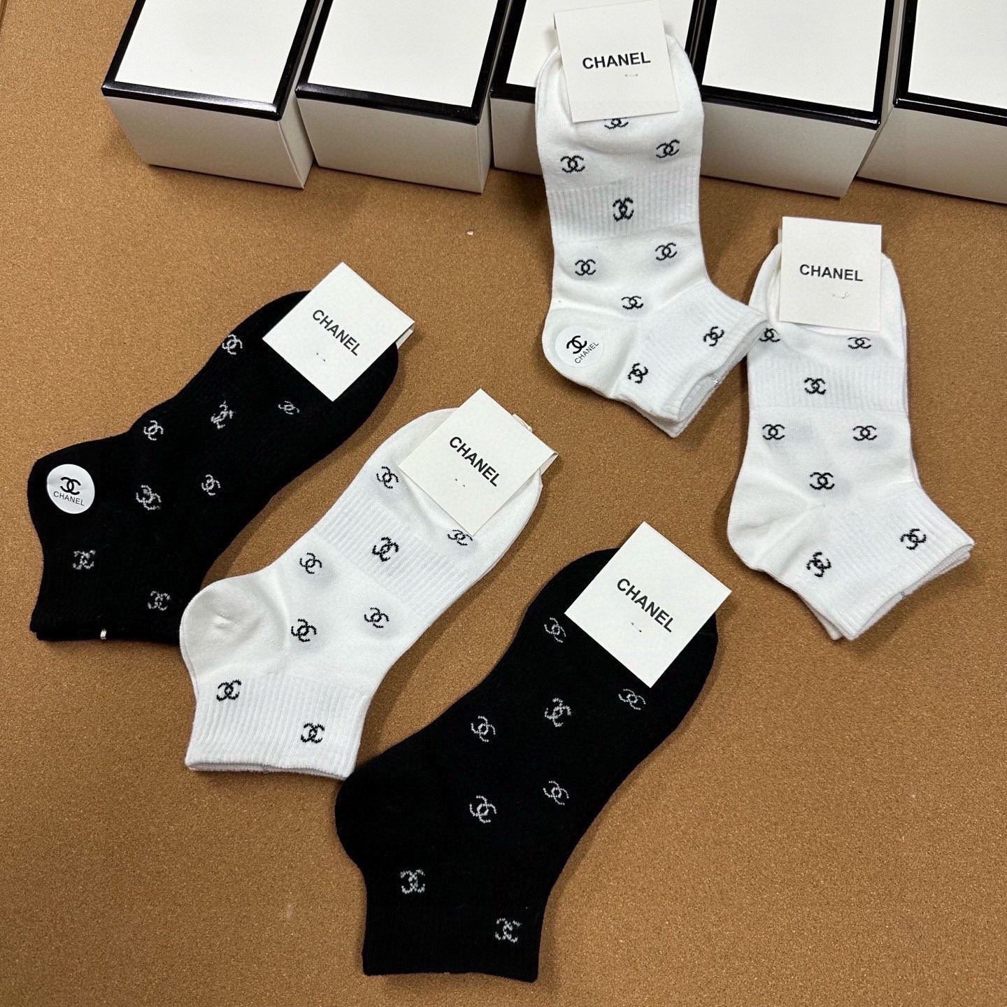 🆕CHANEL · 香奈儿❗️小香新品女款袜子❗️【一盒五双】纯棉材质，柔软舒适透气，经典双C标识，炒鸡